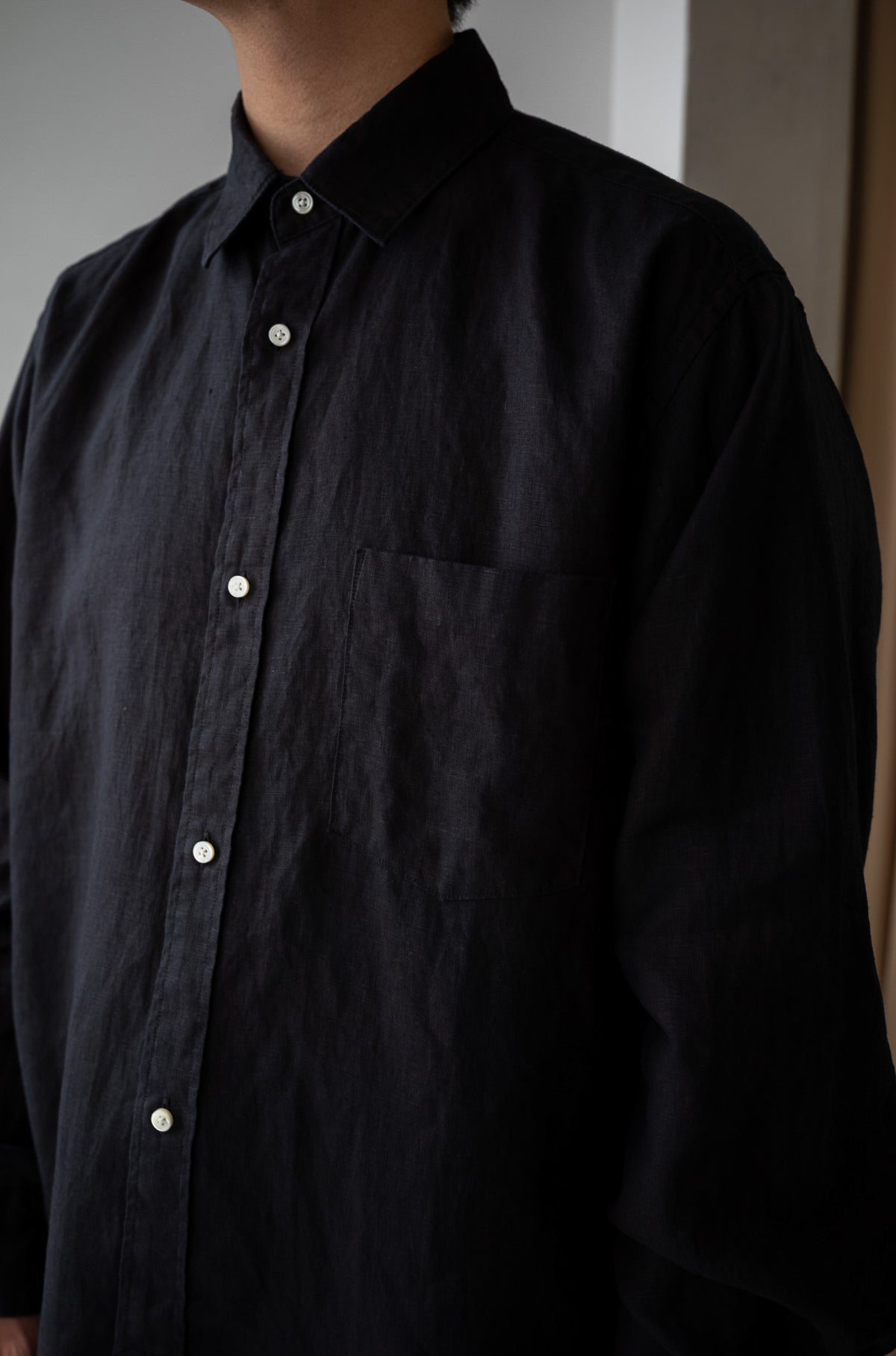 Essential Linen Shirt 〈NOIR〉