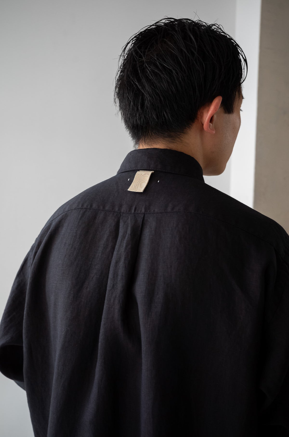 Essential Linen Shirt 〈NOIR〉