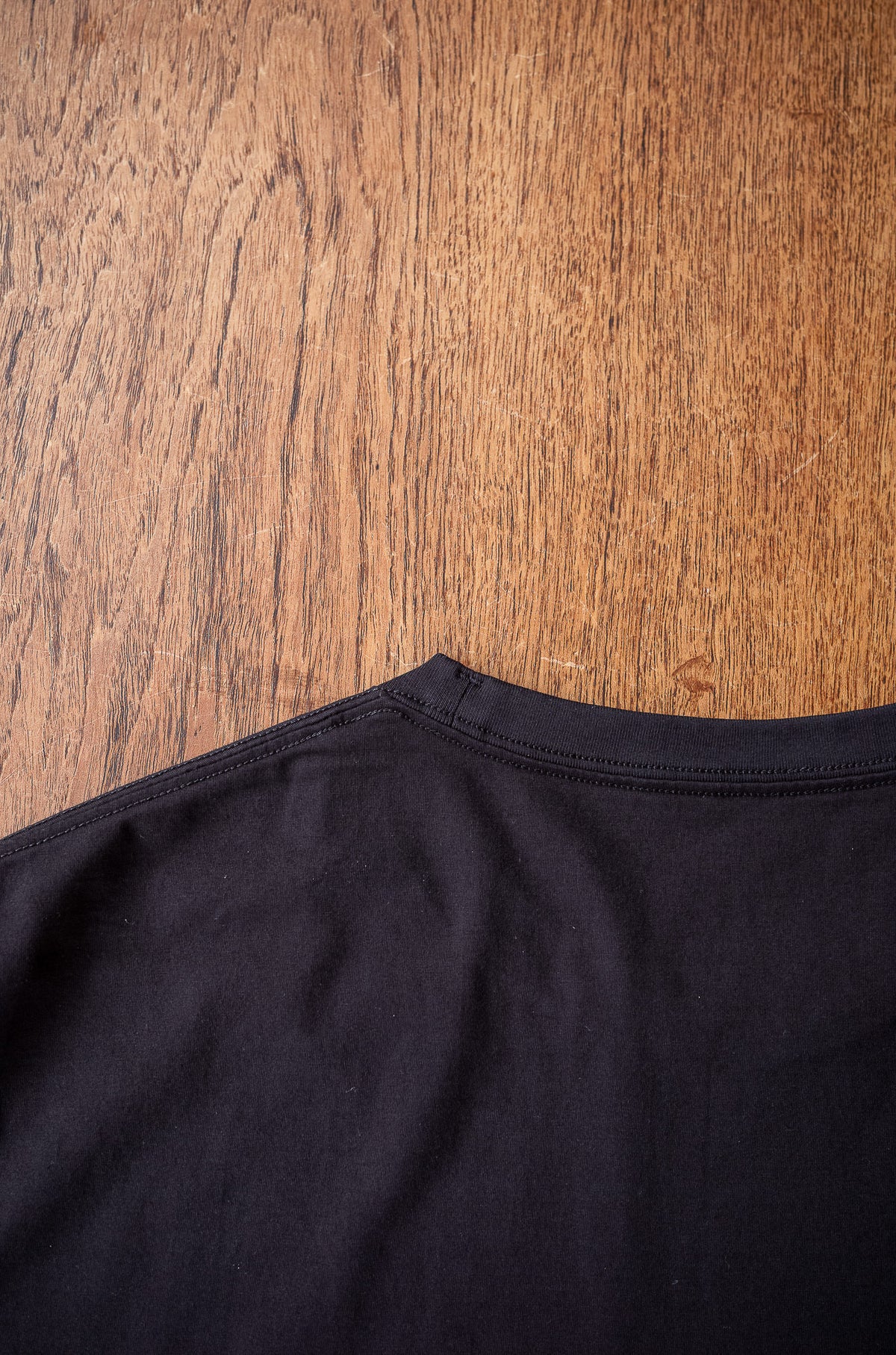 Essential L/S Tee 〈BLACK〉