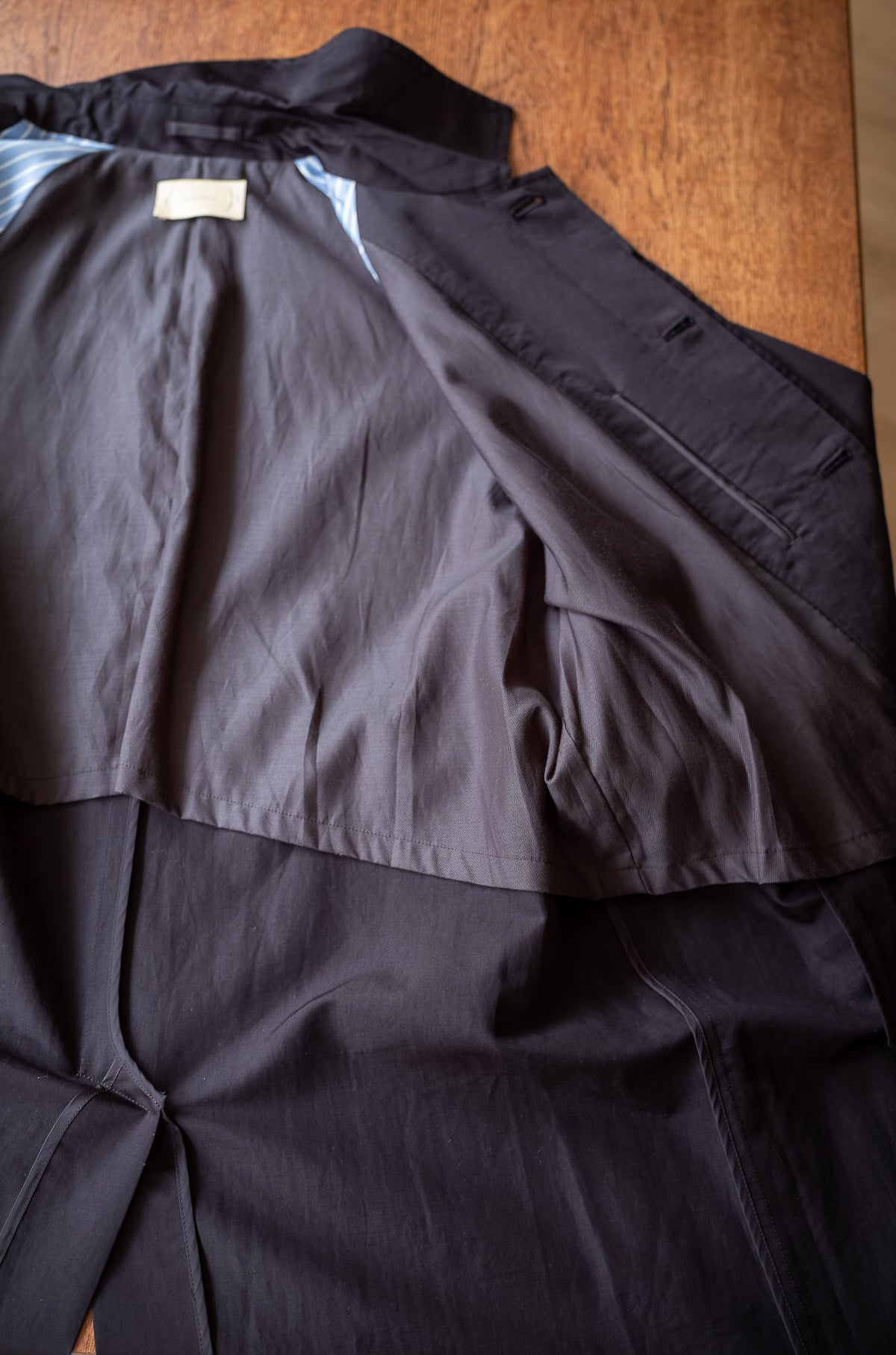 One-Piece Sleeve Balmacaan Coat 〈NOIR〉