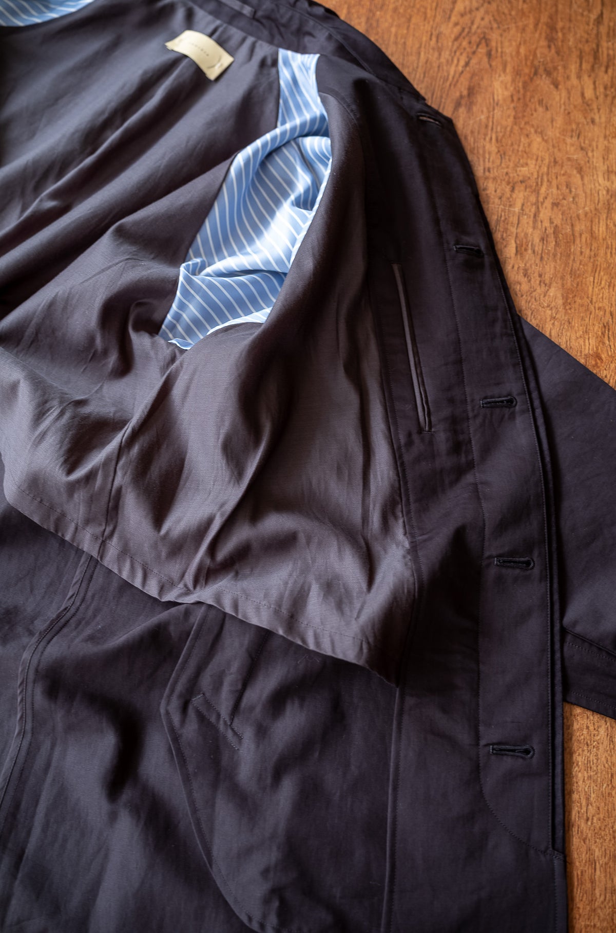 One-Piece Sleeve Balmacaan Coat 〈NOIR〉