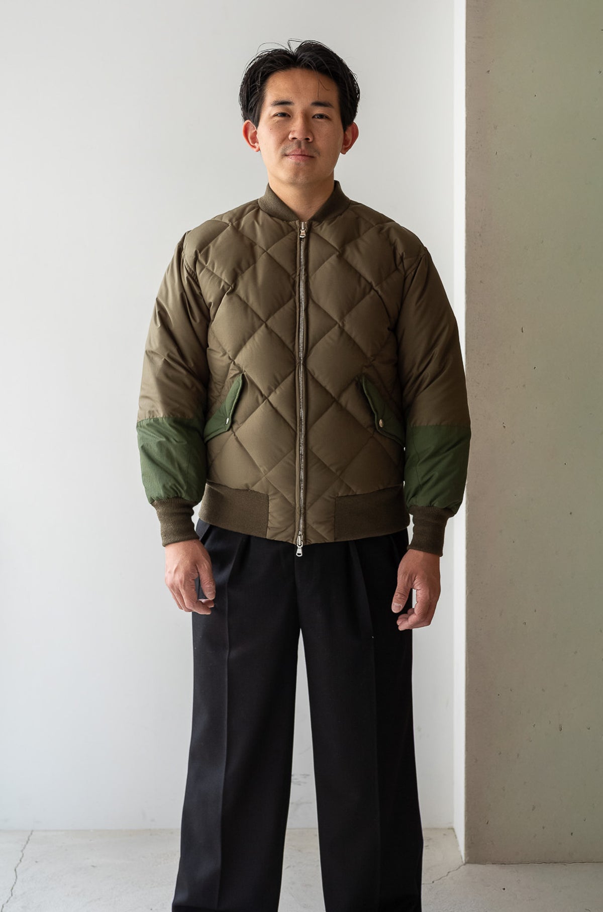Nylon Quilted Down Jacket 〈KHAKI〉
