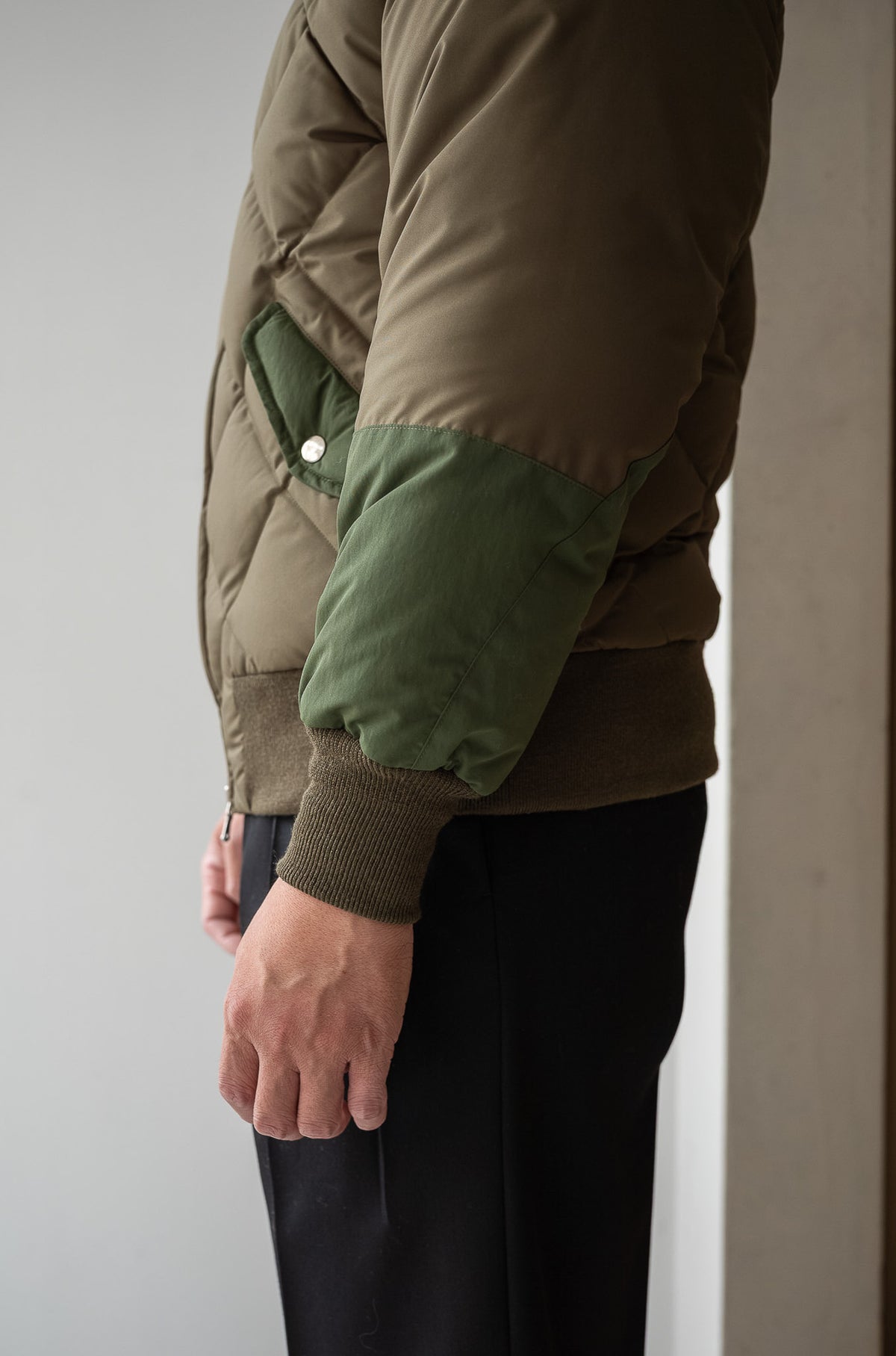 Nylon Quilted Down Jacket 〈KHAKI〉