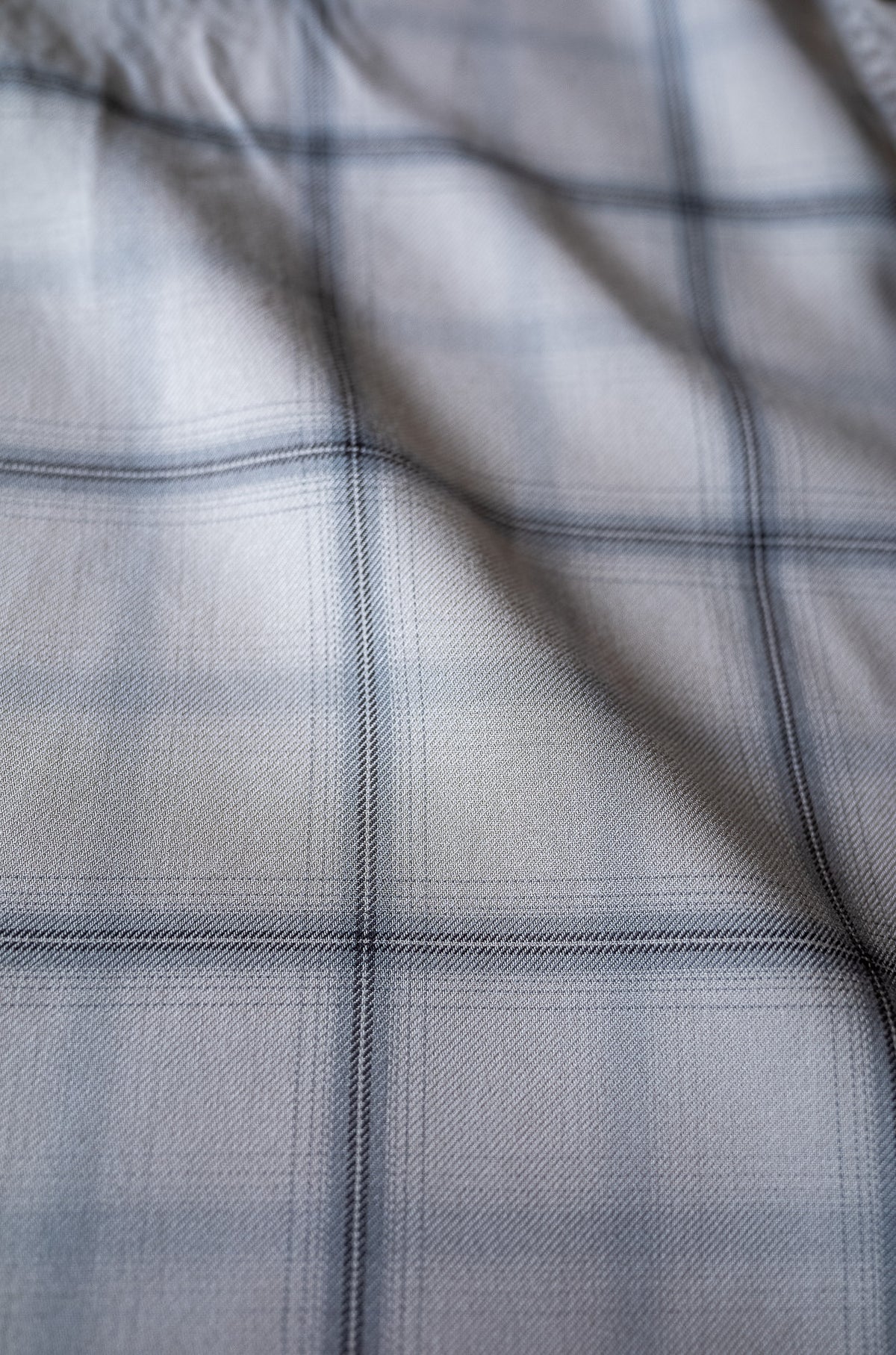 Lazy Luxe Rayon Shirt – Rayon Plaid 〈STONE GRAY〉