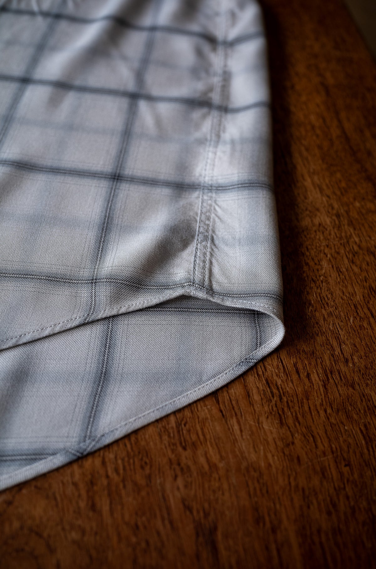 Lazy Luxe Rayon Shirt – Rayon Plaid 〈STONE GRAY〉