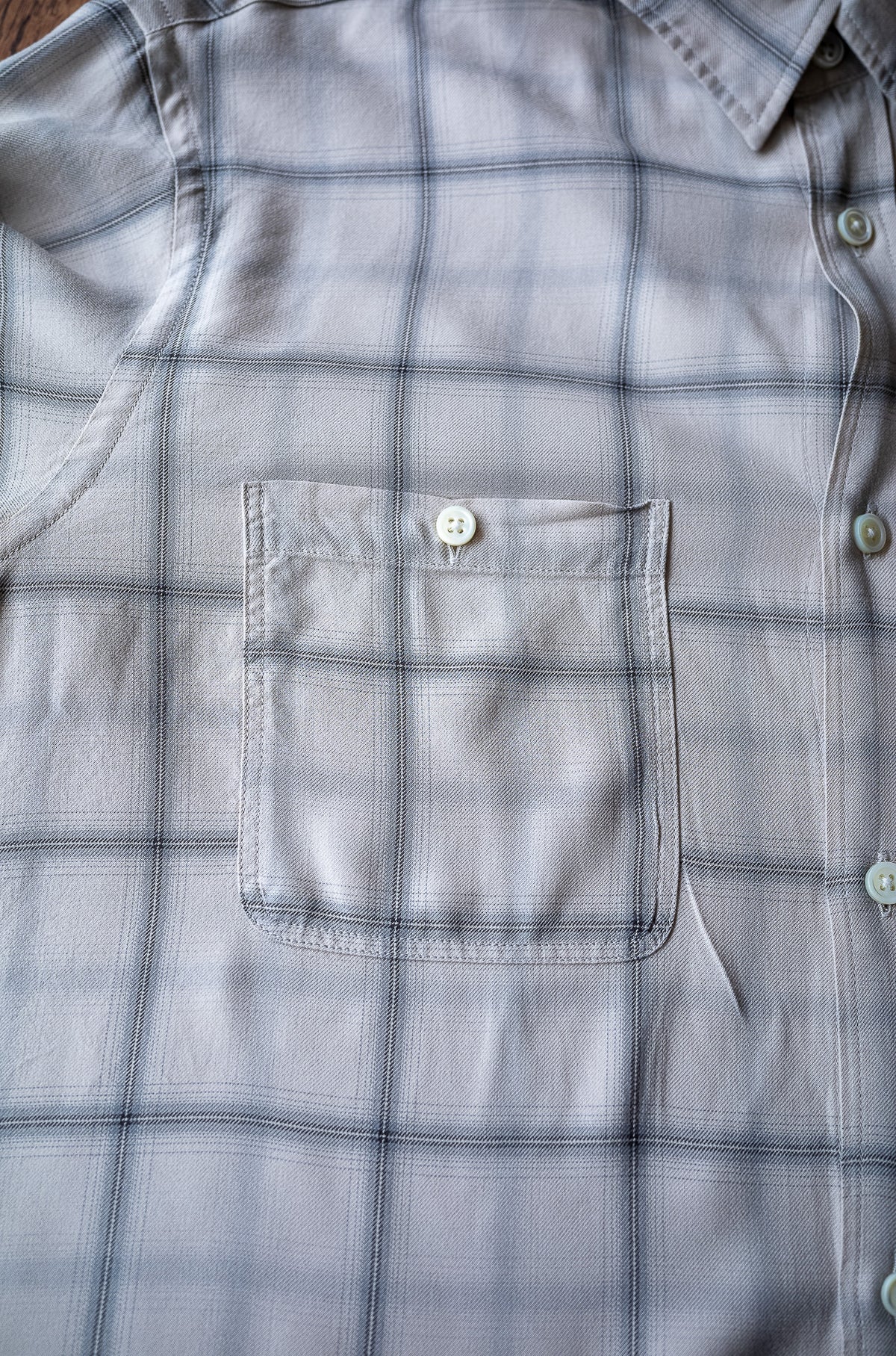 Lazy Luxe Rayon Shirt – Rayon Plaid 〈STONE GRAY〉