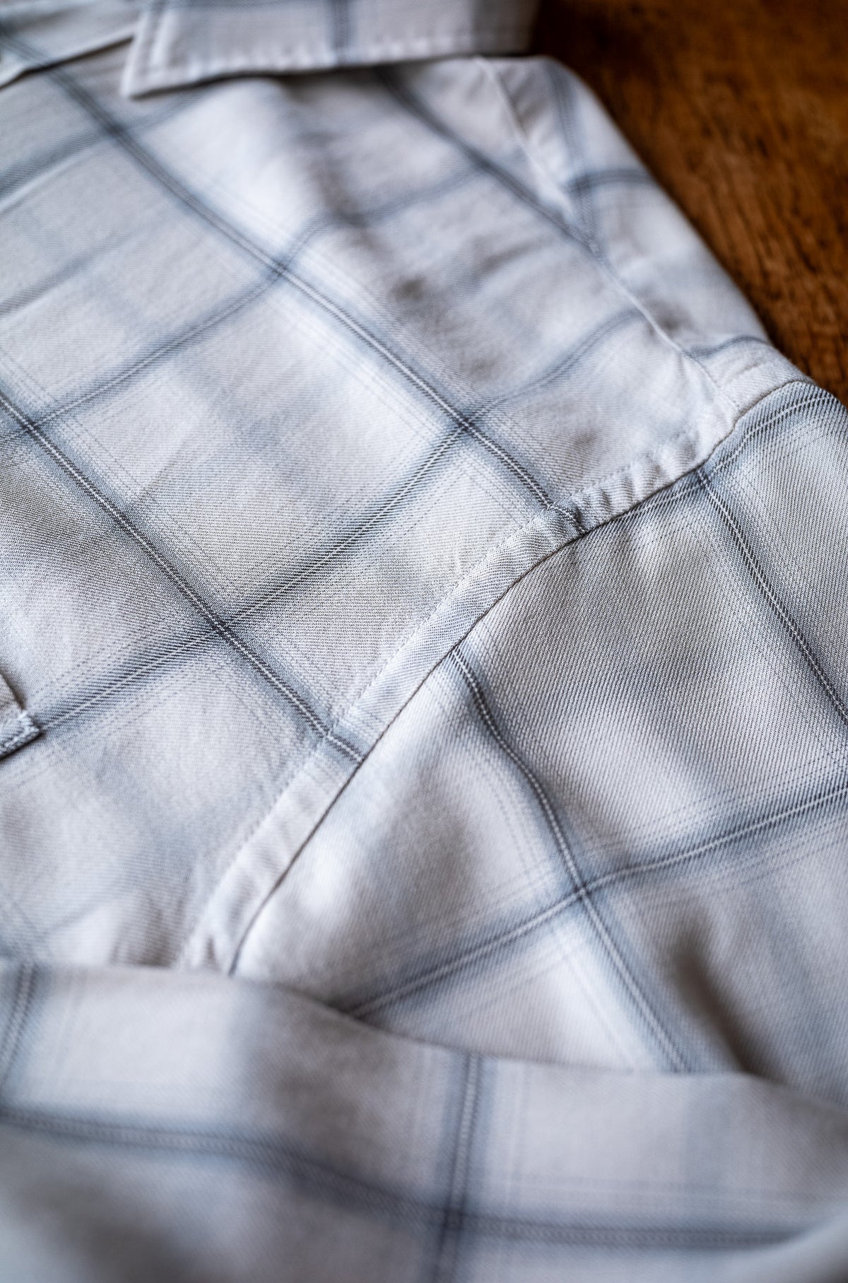Lazy Luxe Rayon Shirt – Rayon Plaid 〈STONE GRAY〉