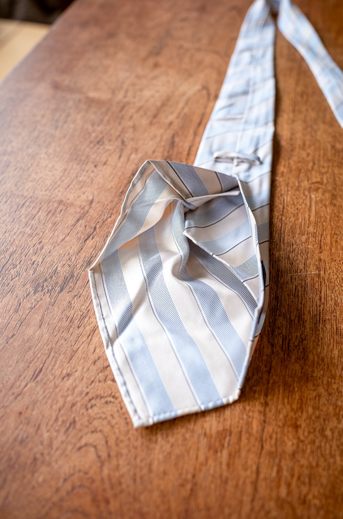 Border Sette Pieghe Tie 〈BEIGE〉