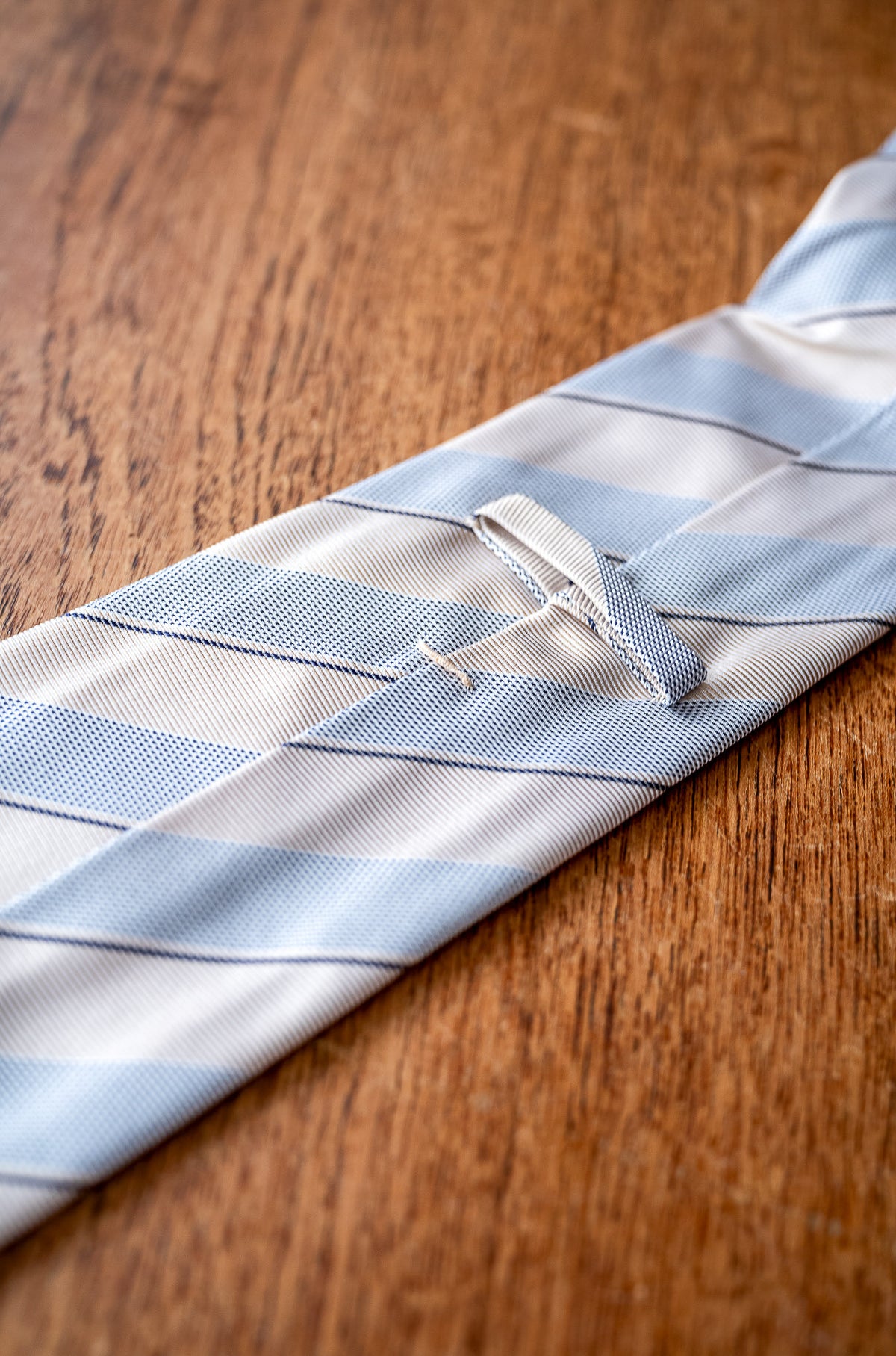 Border Sette Pieghe Tie 〈BEIGE〉