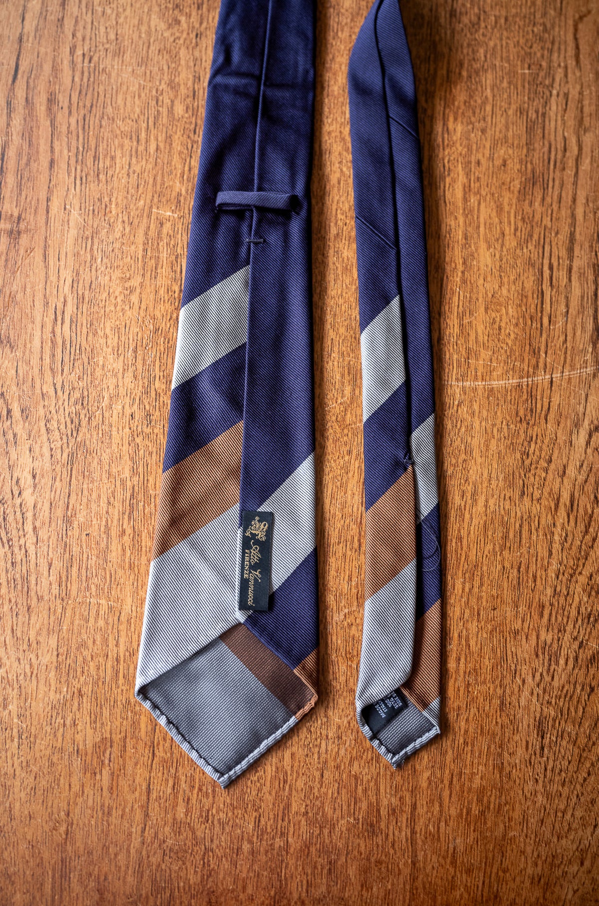 Panel Border Sette Pieghe Tie 〈NAVY BASE〉
