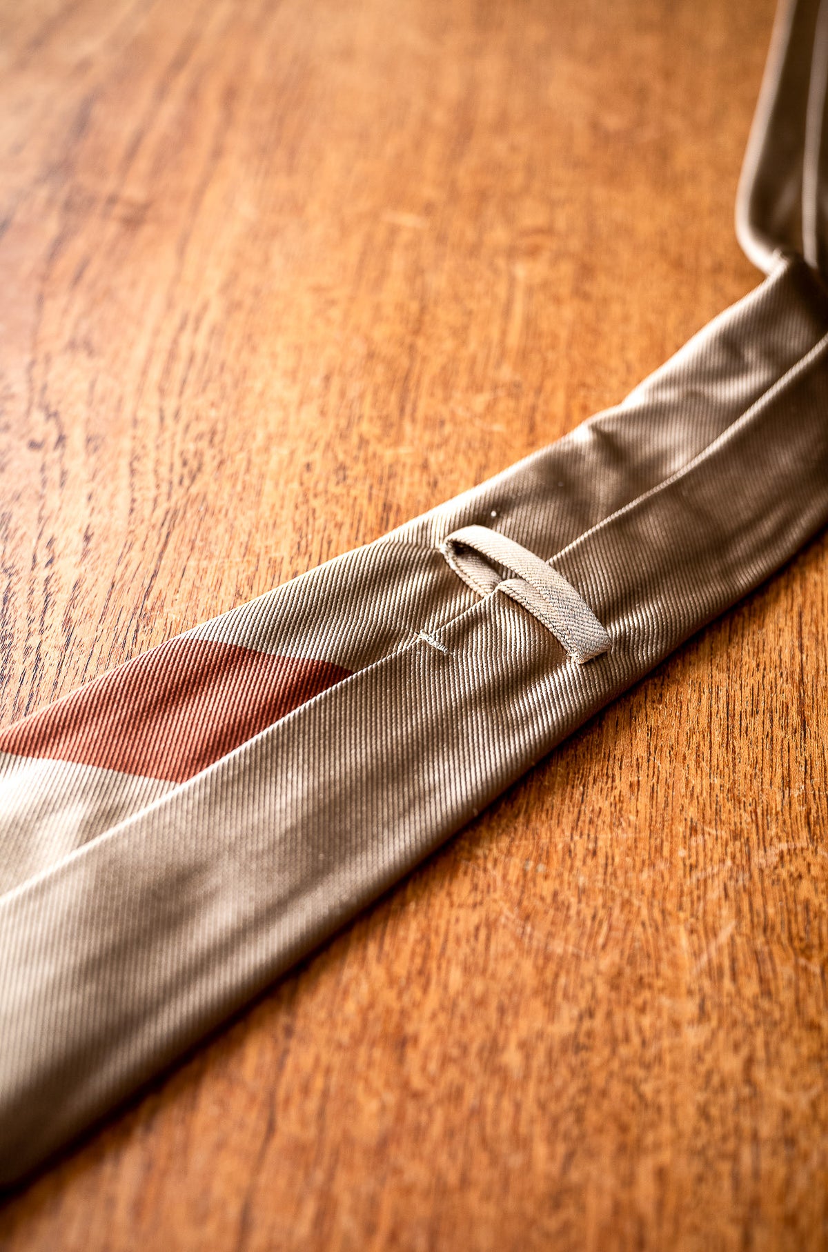 Panel Border Sette Pieghe Tie 〈BEIGE BASE〉