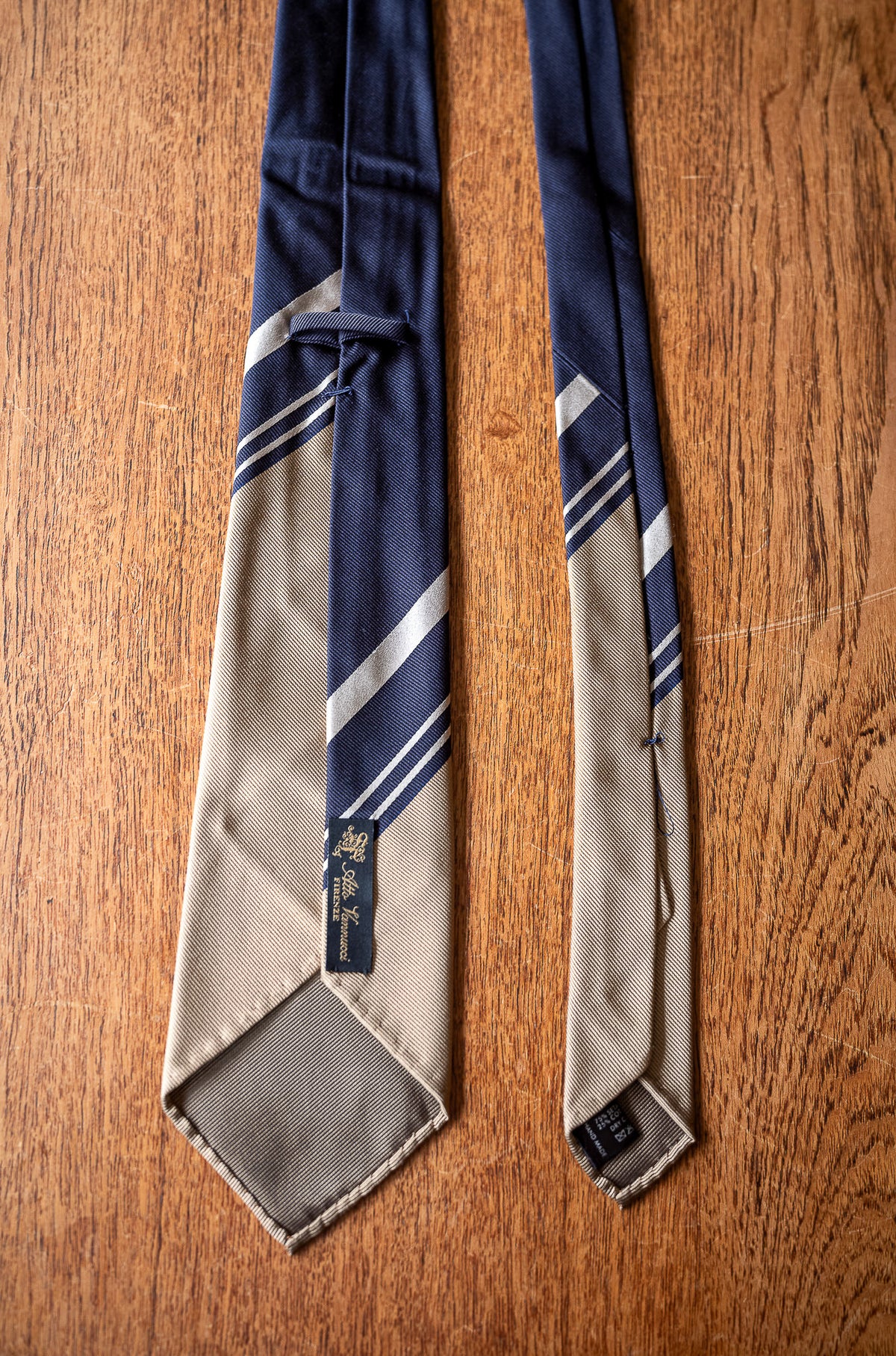 Panel Border Sette Pieghe Tie 〈NAVY × BEIGE〉