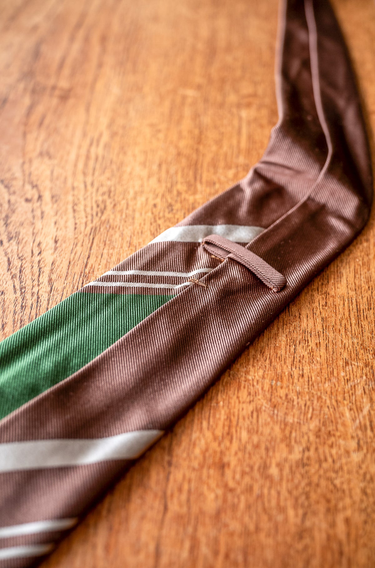 Panel Border Sette Pieghe Tie 〈BROWN × GREEN〉
