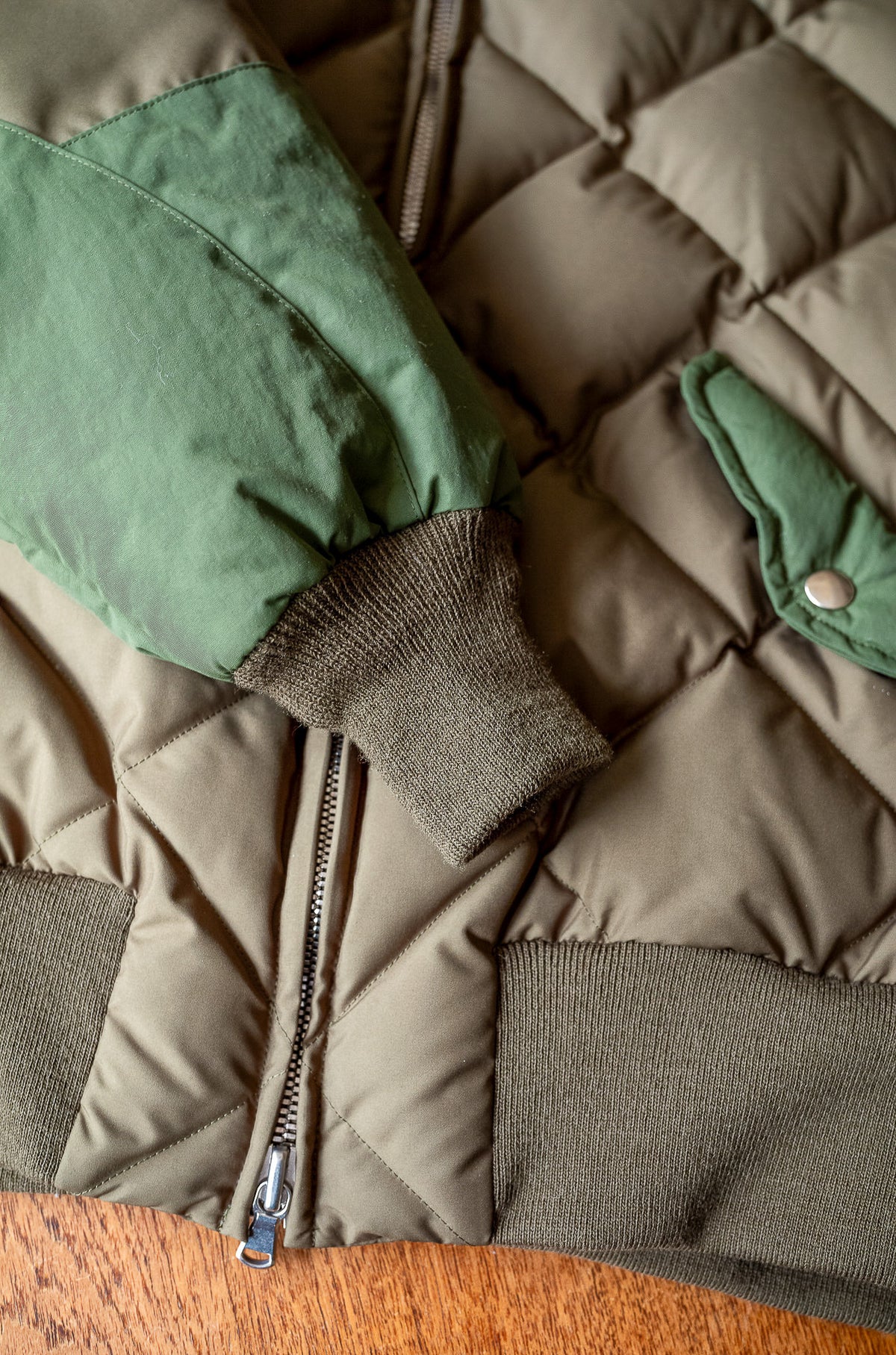 Nylon Quilted Down Jacket 〈KHAKI〉