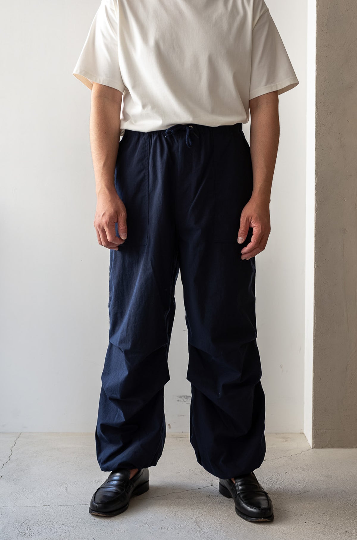 Shrunken Nylon Baker Pants〈NAVY〉
