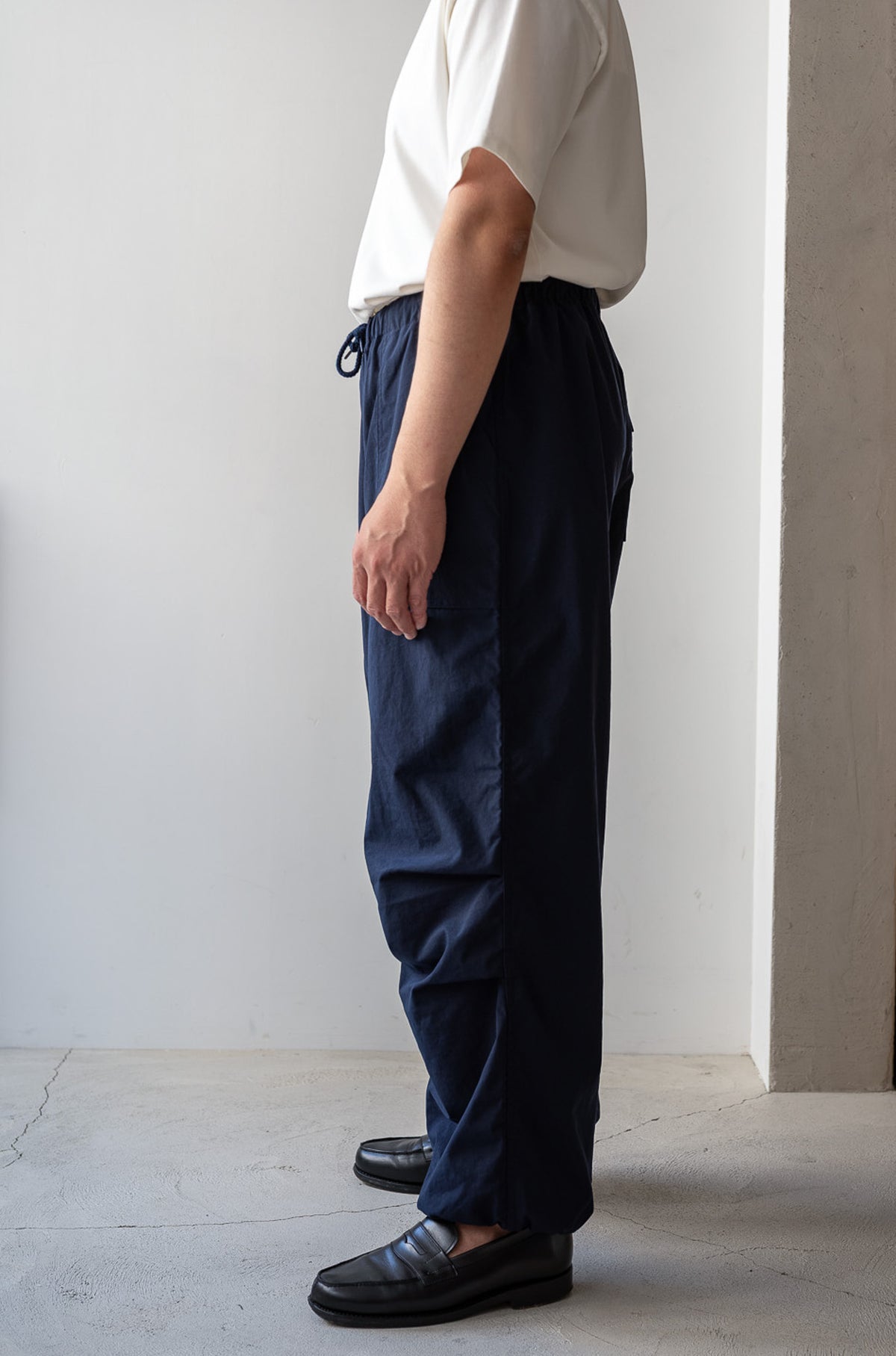 Shrunken Nylon Baker Pants〈NAVY〉