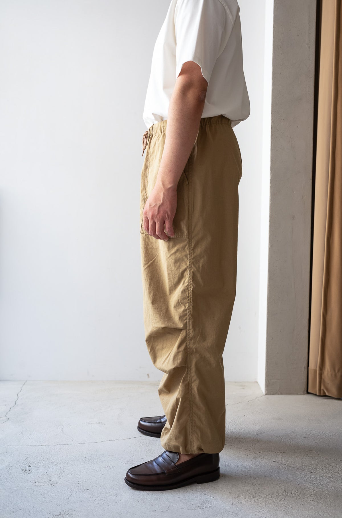 Shrunken Nylon Baker Pants 〈MARON〉