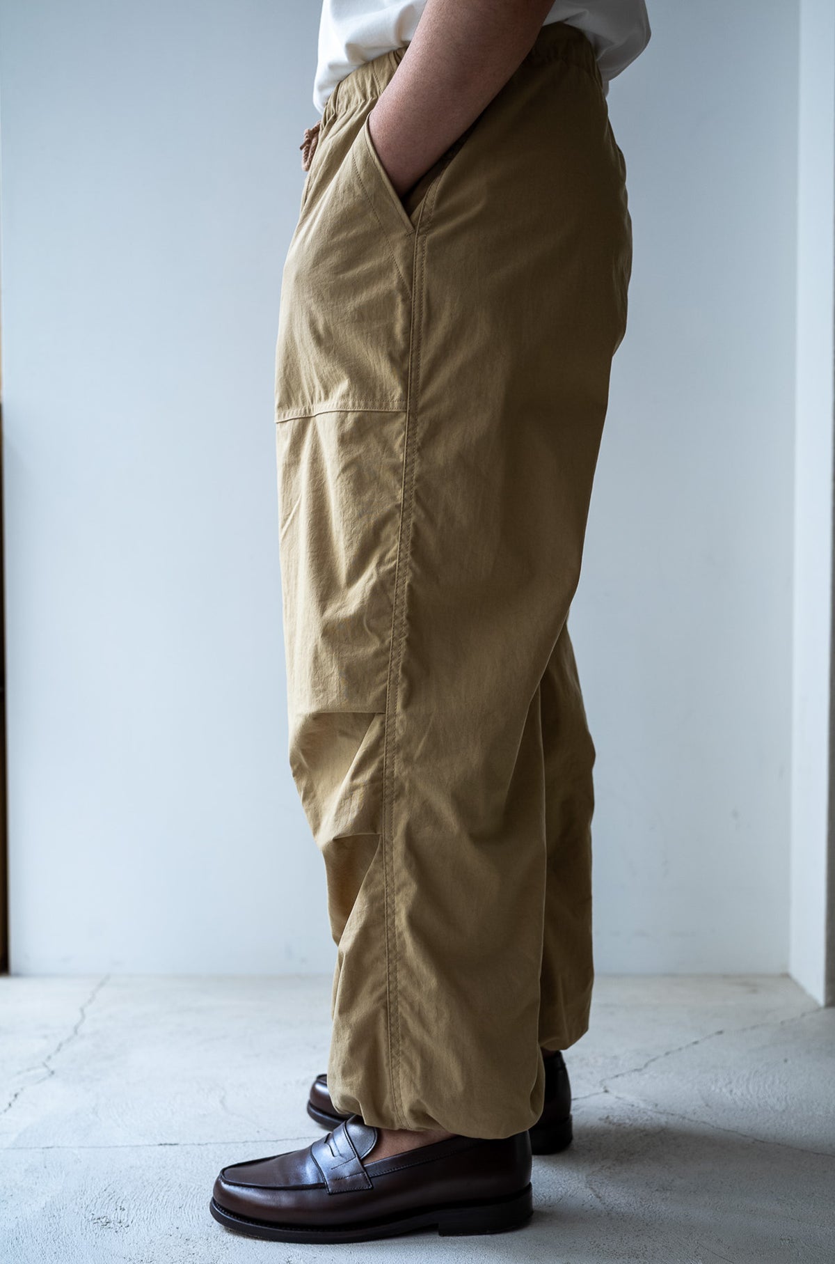 Shrunken Nylon Baker Pants 〈MARON〉