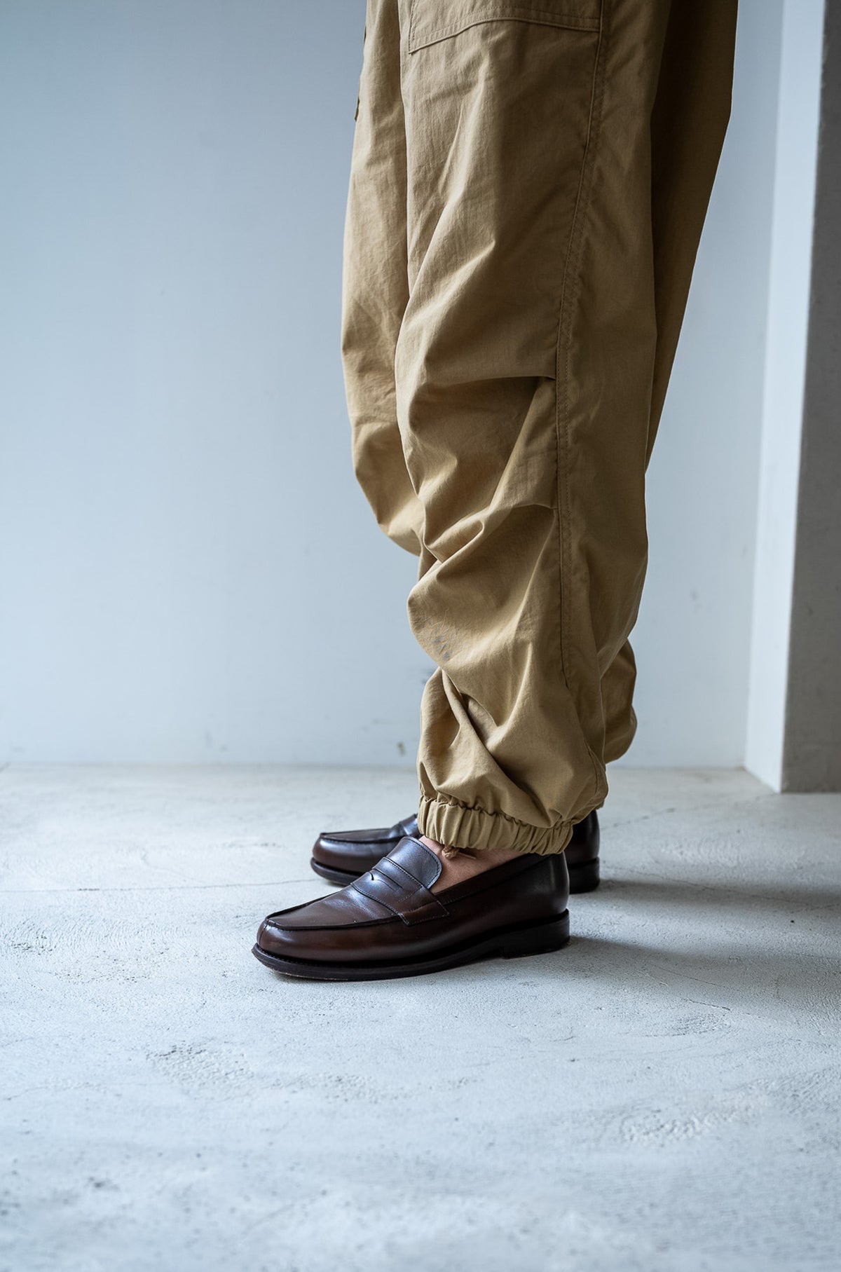 Shrunken Nylon Baker Pants 〈MARON〉
