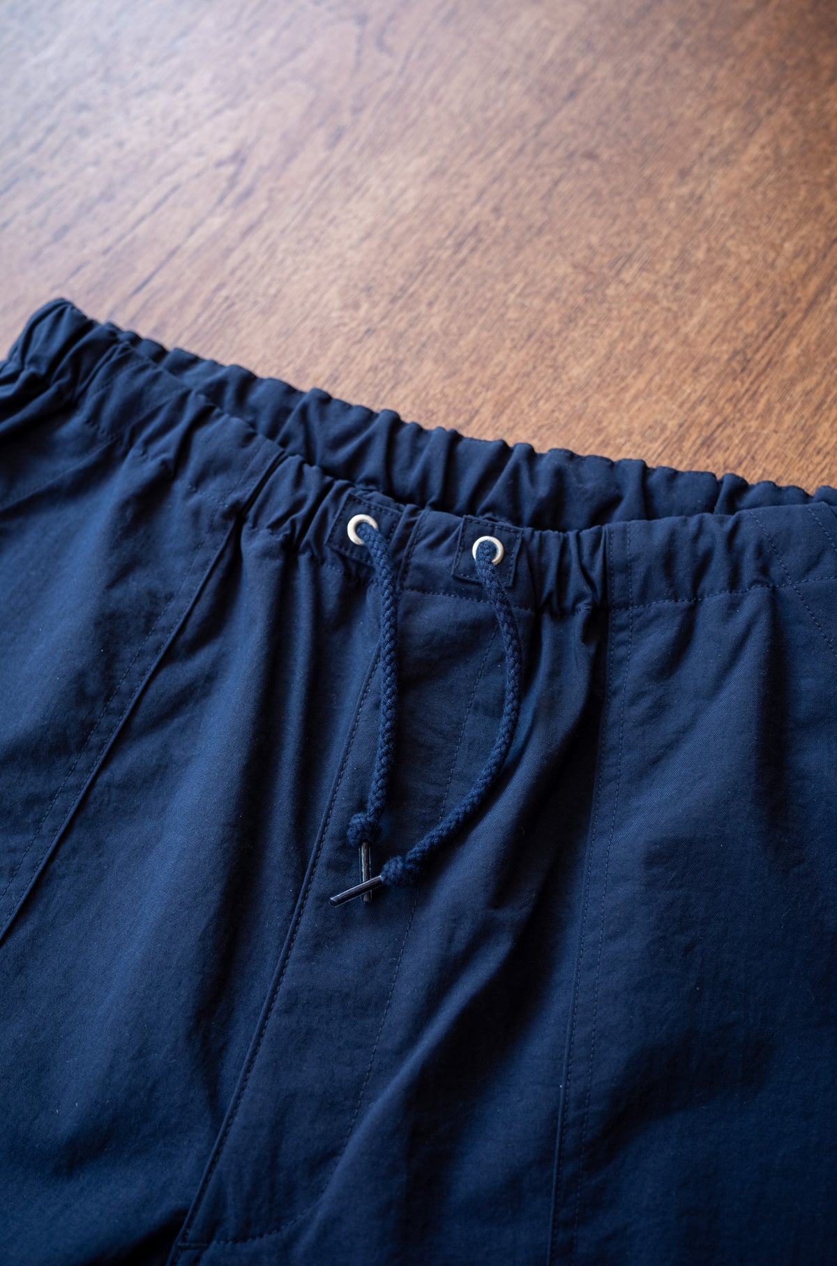 Shrunken Nylon Baker Pants〈NAVY〉