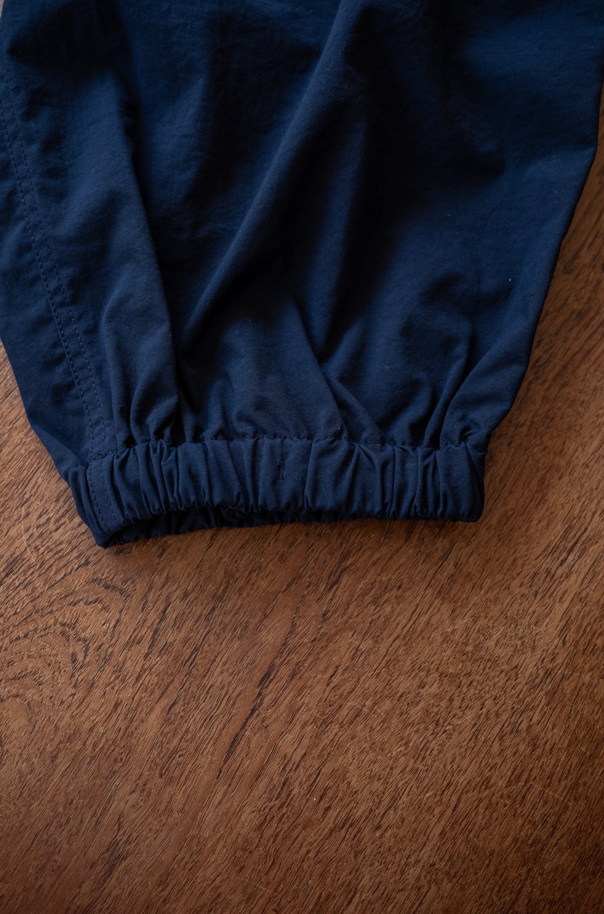 Shrunken Nylon Baker Pants〈NAVY〉