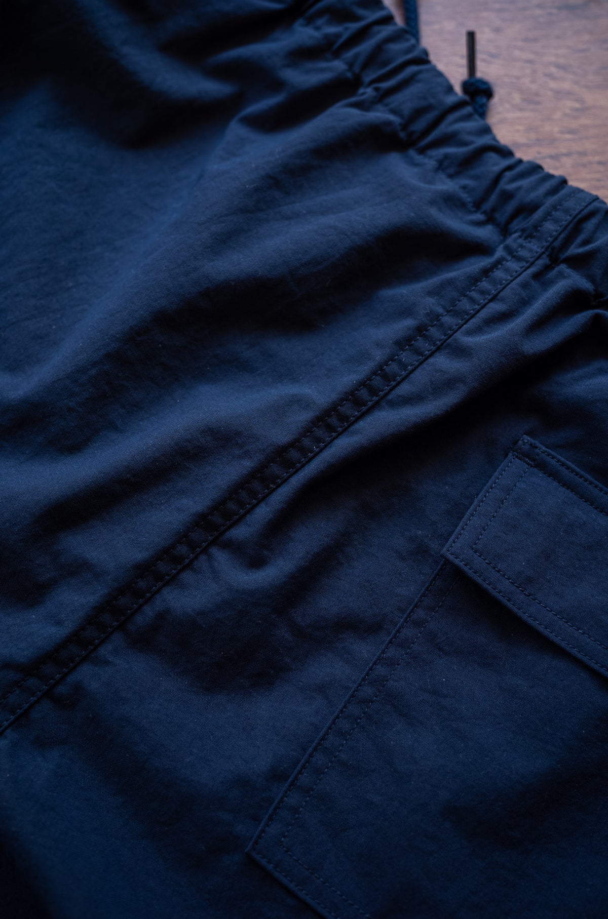 Shrunken Nylon Baker Pants〈NAVY〉
