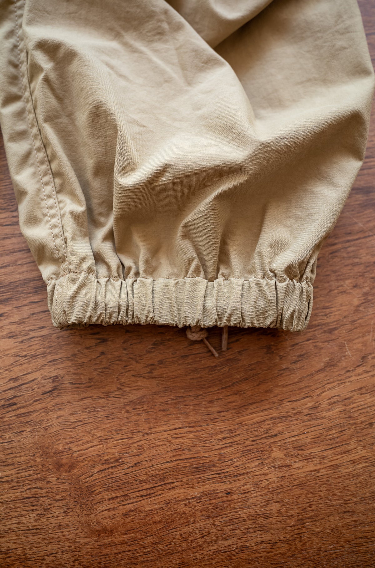 Shrunken Nylon Baker Pants 〈MARON〉