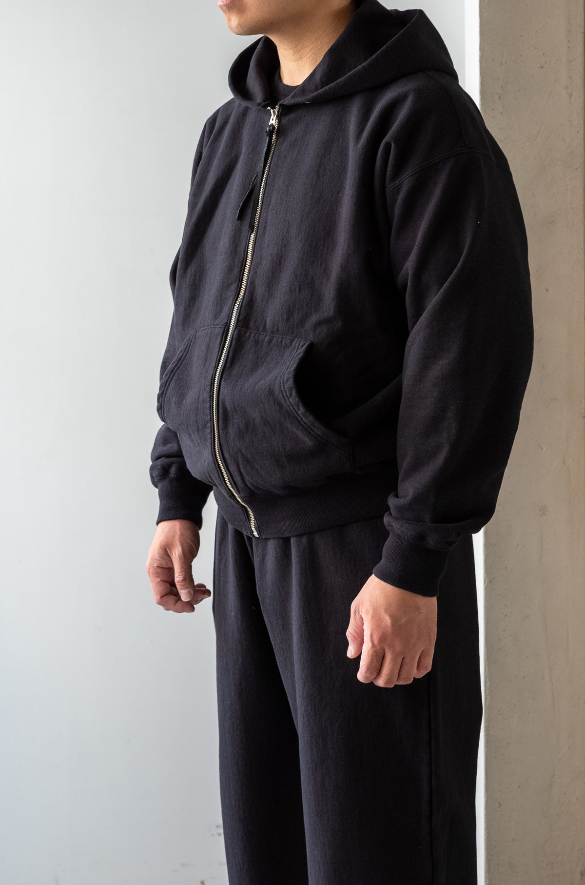 Essential Zip Sweat Parka 〈FADED BLACK〉
