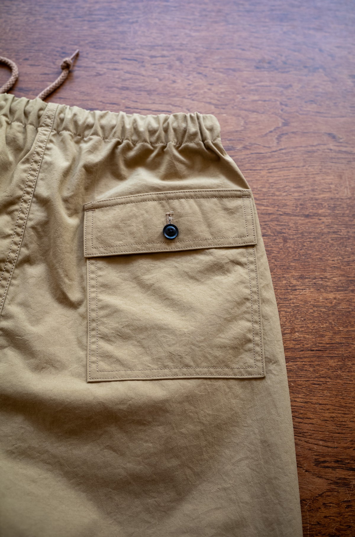 Shrunken Nylon Baker Pants 〈MARON〉