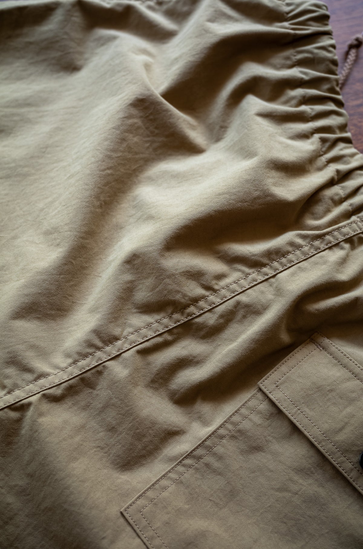 Shrunken Nylon Baker Pants 〈MARON〉