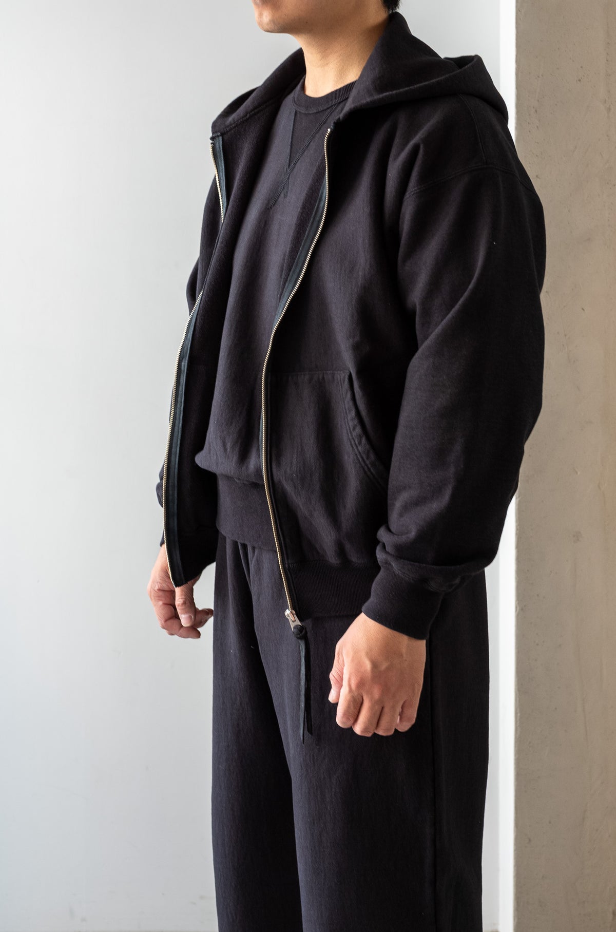 Essential Zip Sweat Parka 〈FADED BLACK〉