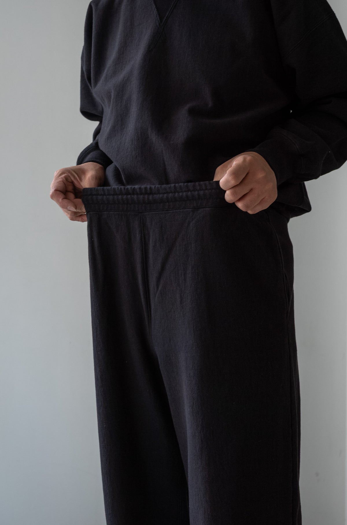 Essential Sweat Wide Pants 〈FADED BLACK〉