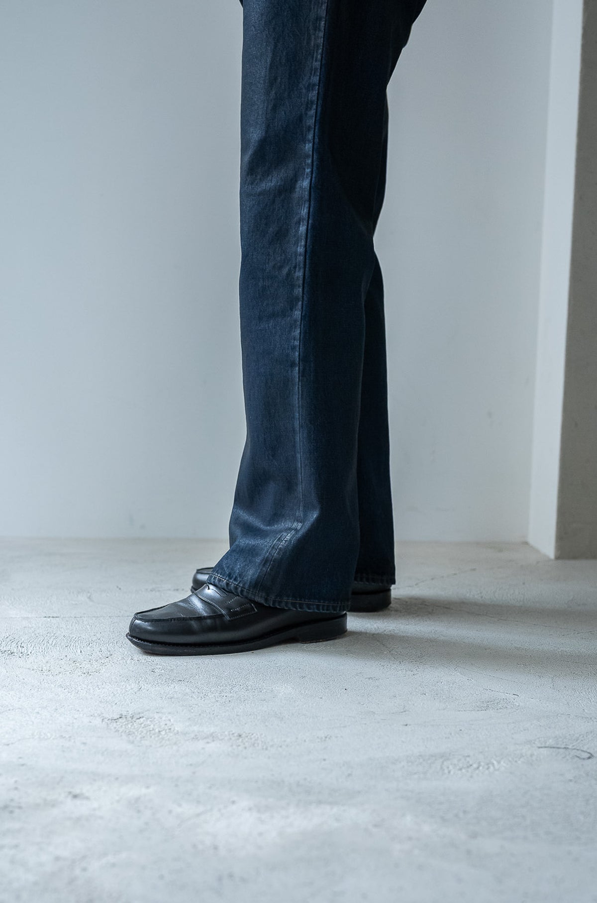 Denim Flare Trousers 〈WAXED INDIGO〉