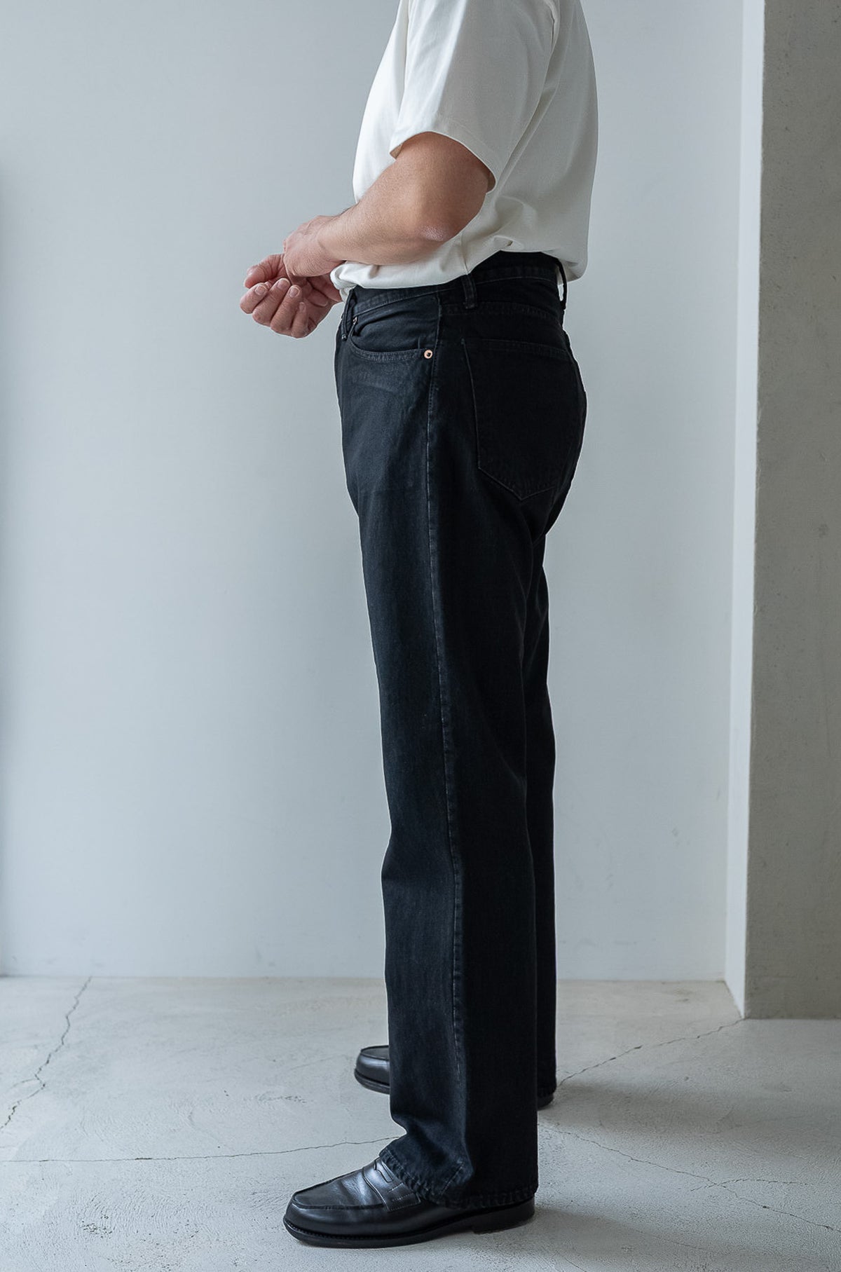 Denim Flare Trousers 〈WAXED BLACK〉
