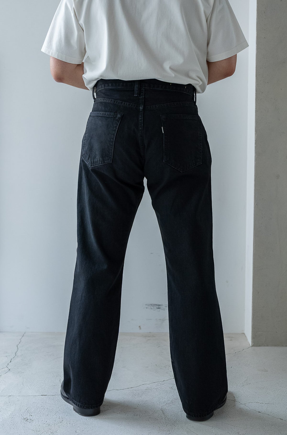 Denim Flare Trousers 〈WAXED BLACK〉