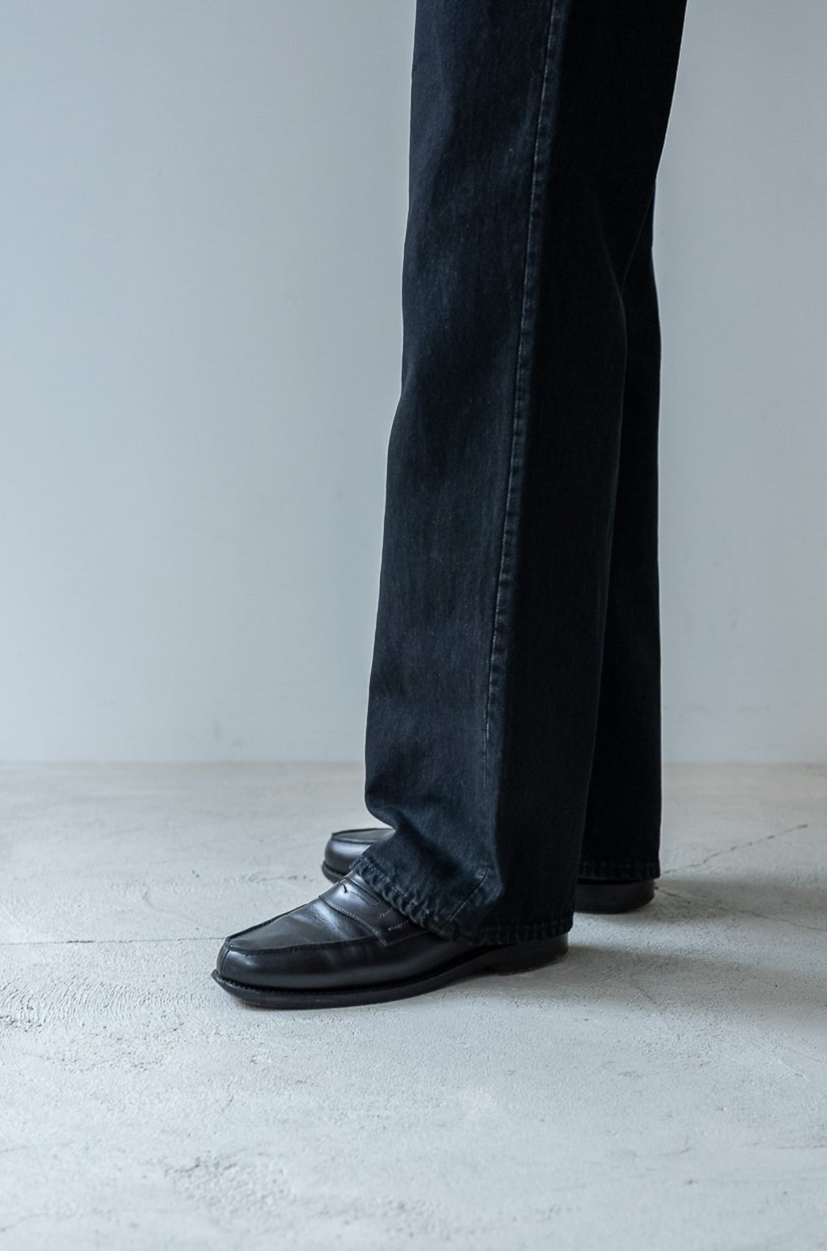 Denim Flare Trousers 〈WAXED BLACK〉