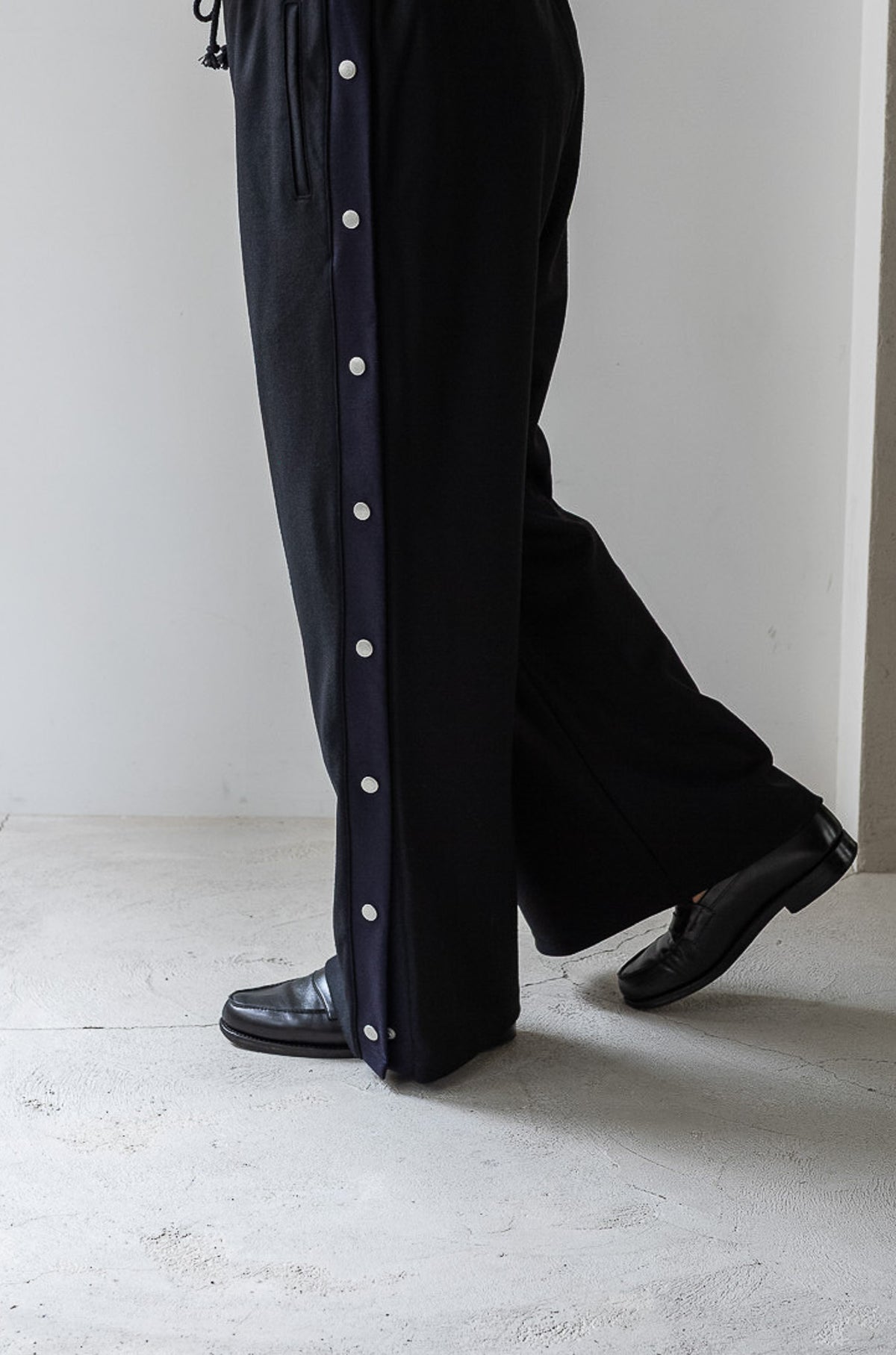 Teraway Wool Trousers 〈NOIR〉