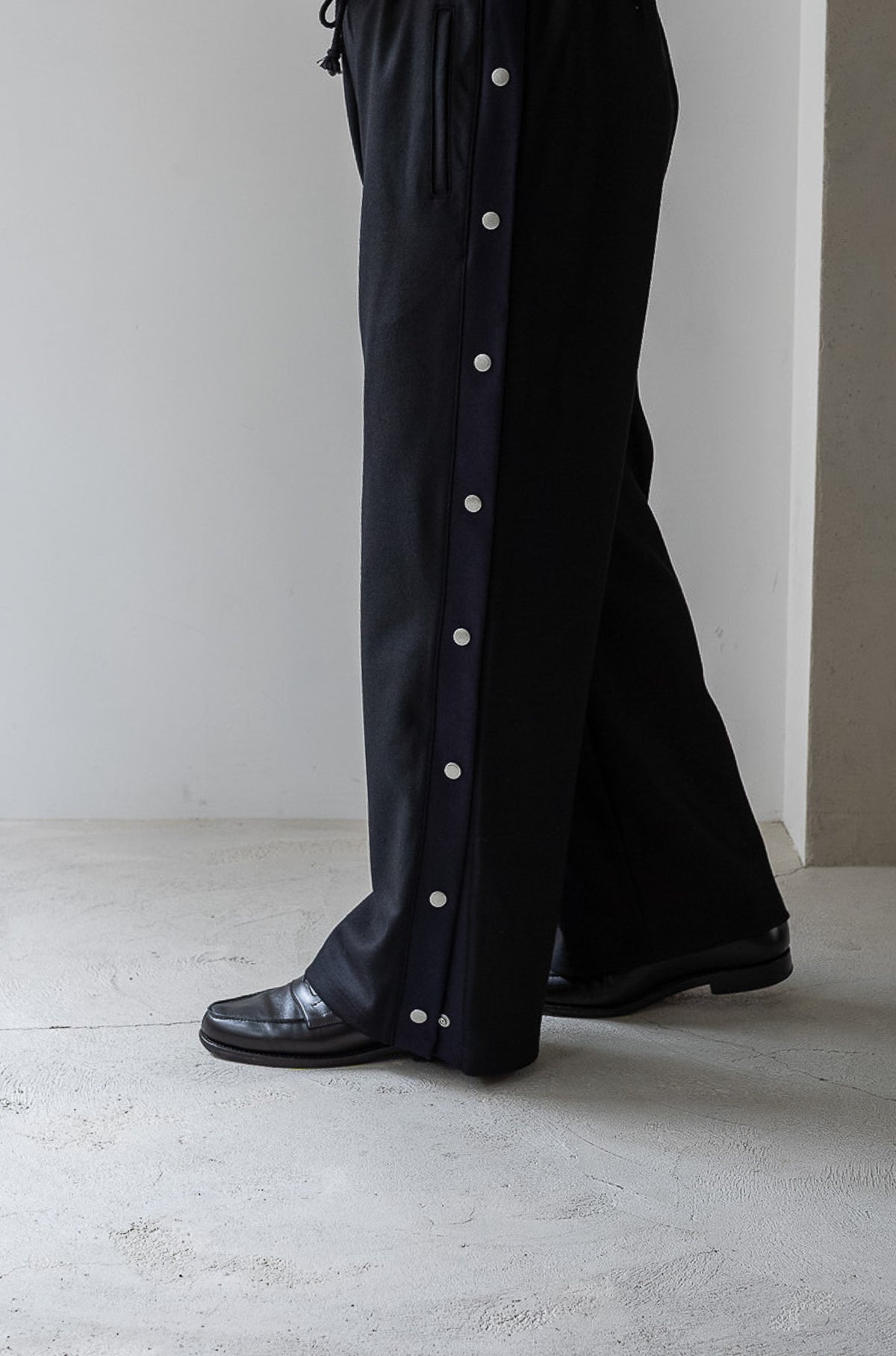 Teraway Wool Trousers 〈NOIR〉