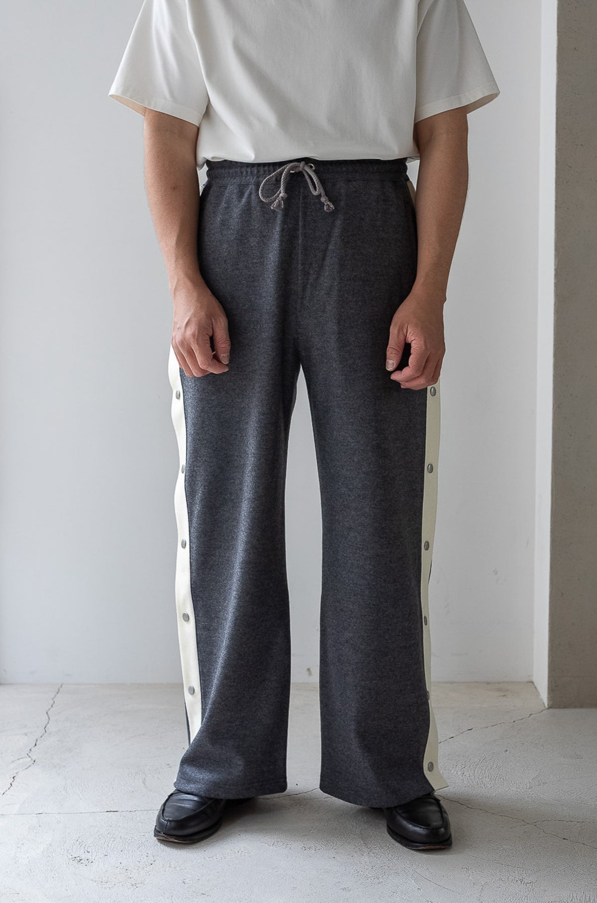 Teraway Wool Trousers 〈GRAY〉