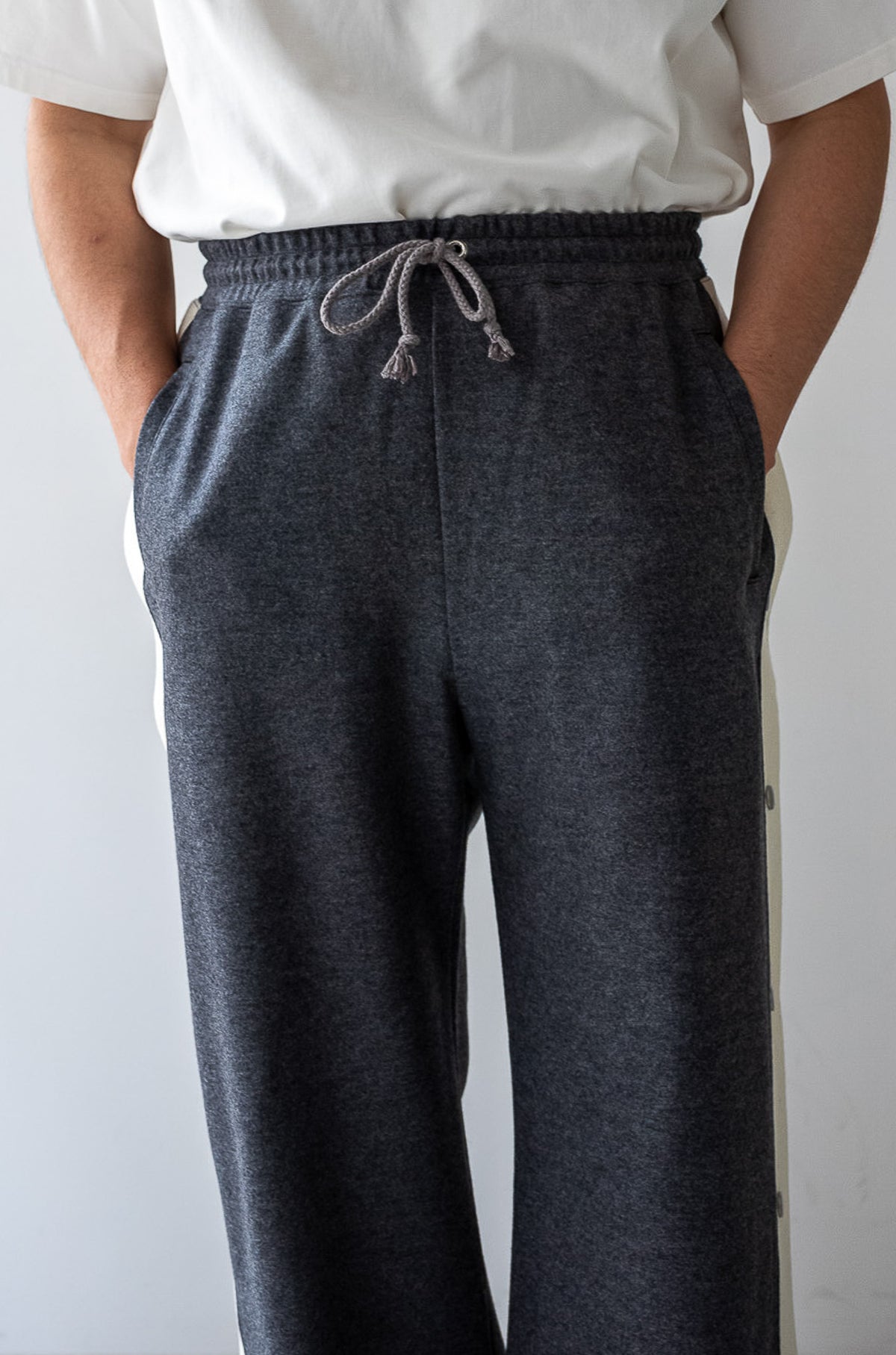 Teraway Wool Trousers 〈GRAY〉
