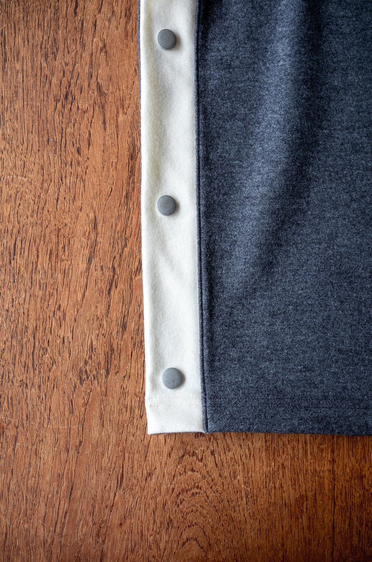 Teraway Wool Trousers 〈GRAY〉