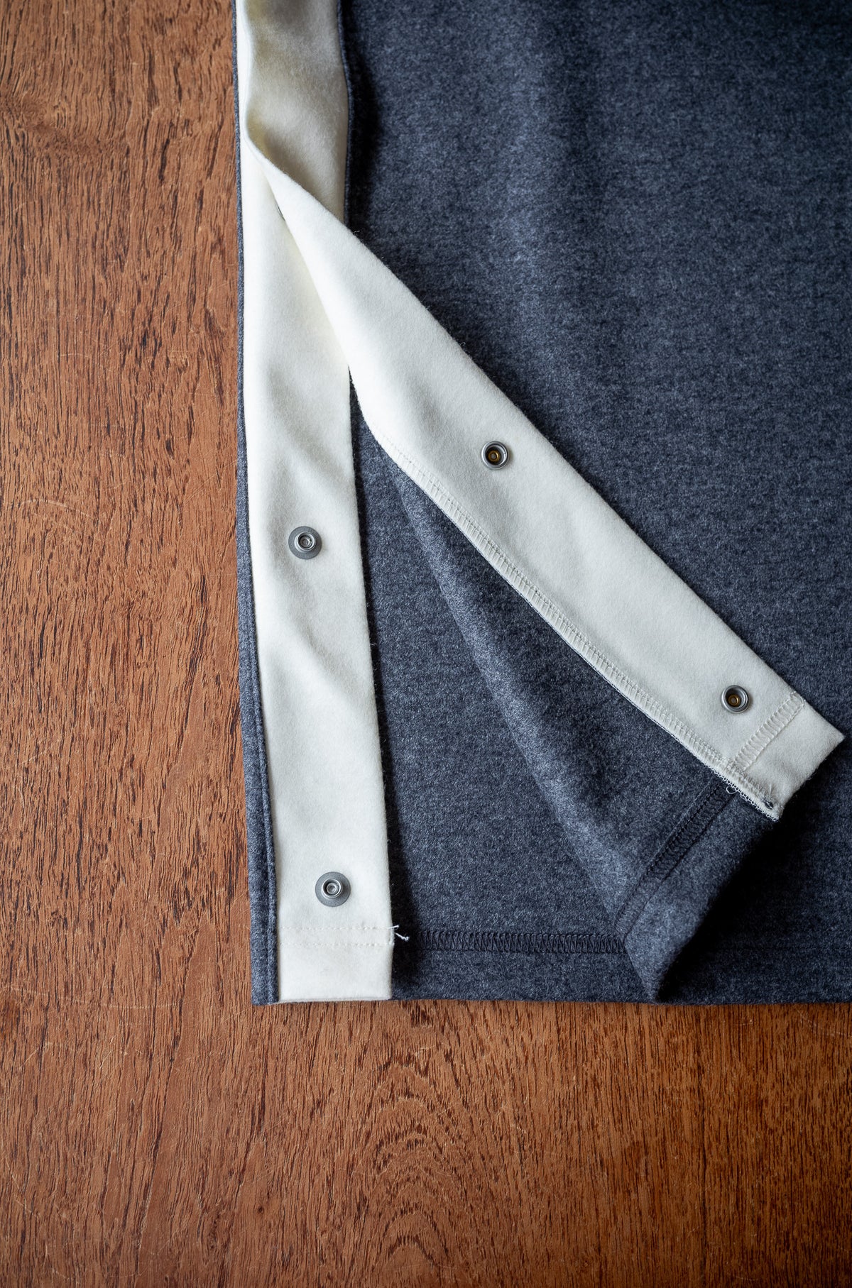 Teraway Wool Trousers 〈GRAY〉