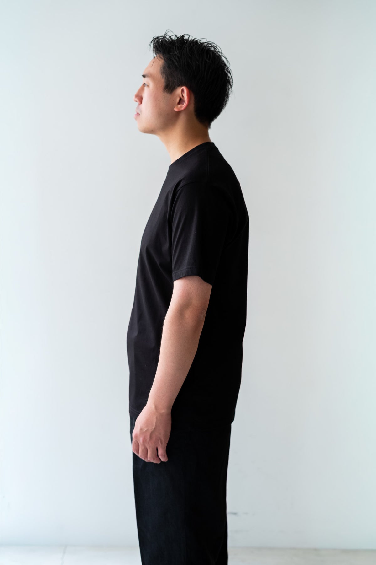 Essential S/S Tee 〈BLACK〉