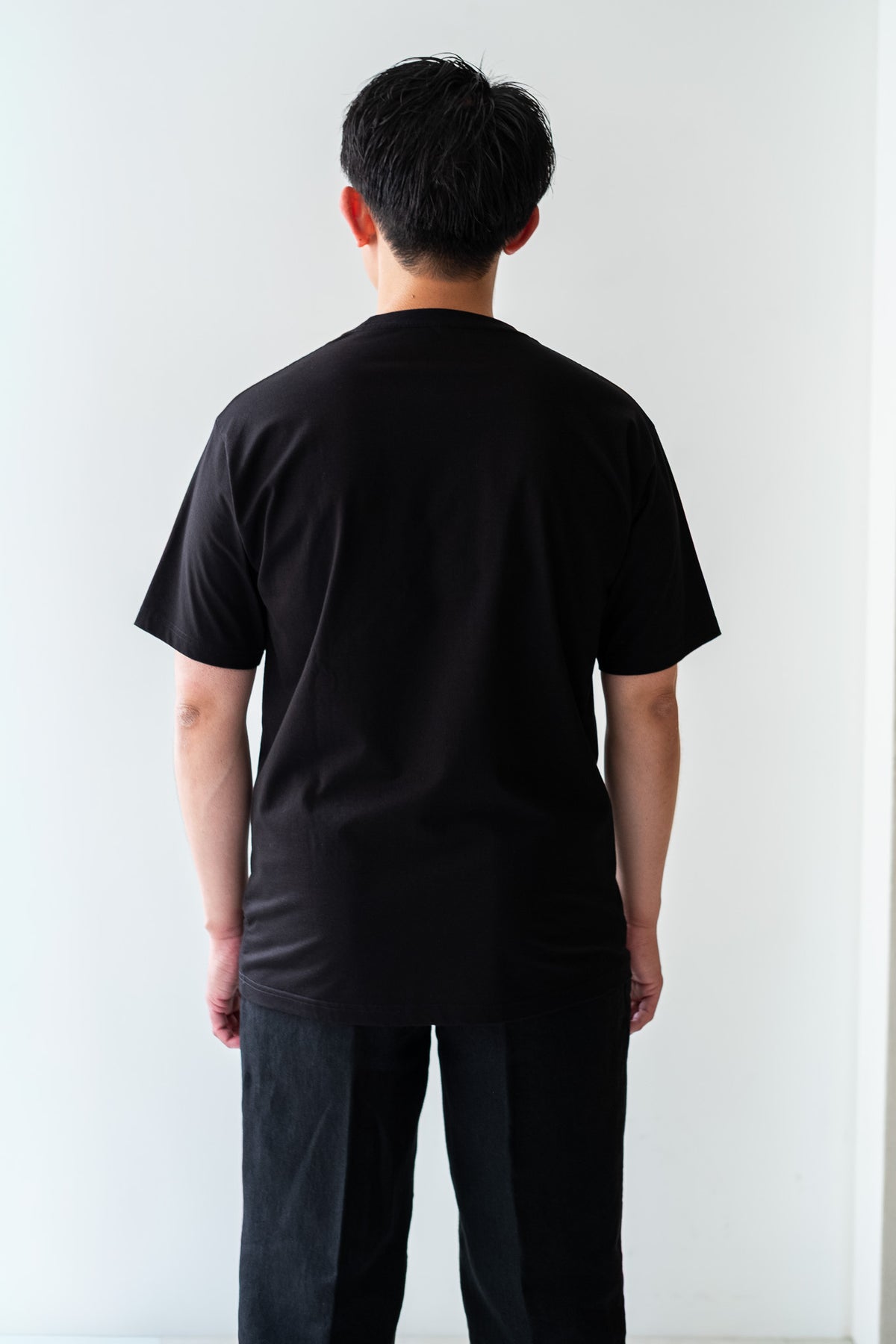 Essential S/S Tee 〈BLACK〉