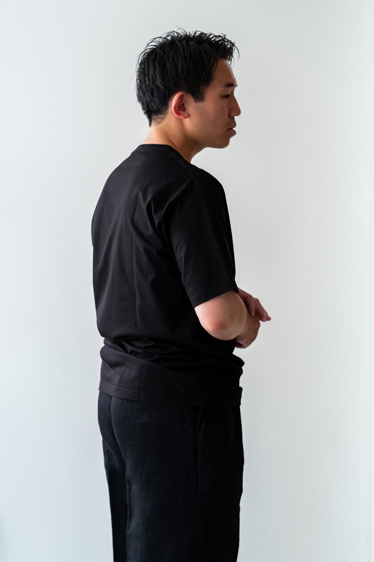 Essential S/S Tee 〈BLACK〉