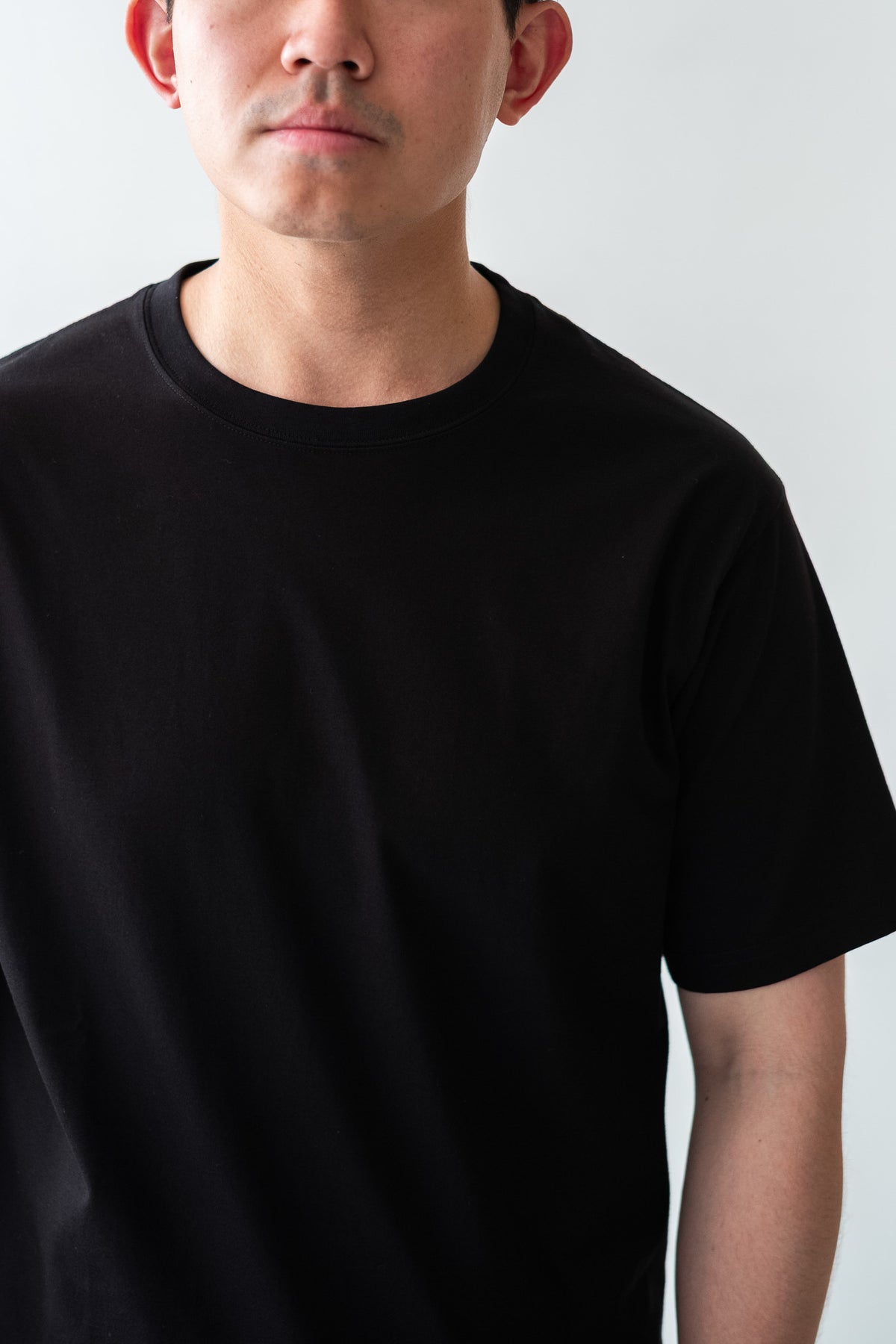 Essential S/S Tee 〈BLACK〉