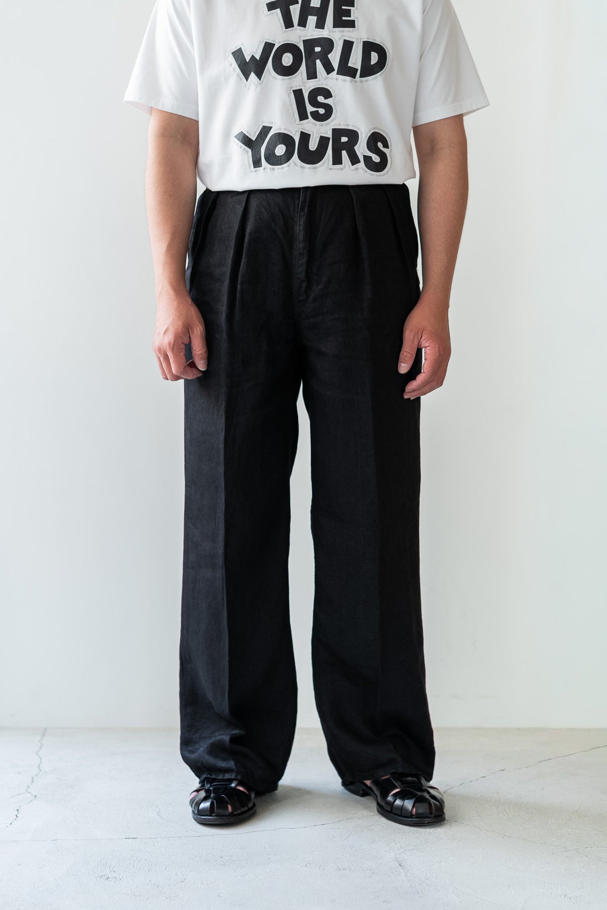 Washed Linen Denim Tuck Trousers 〈NOIR〉