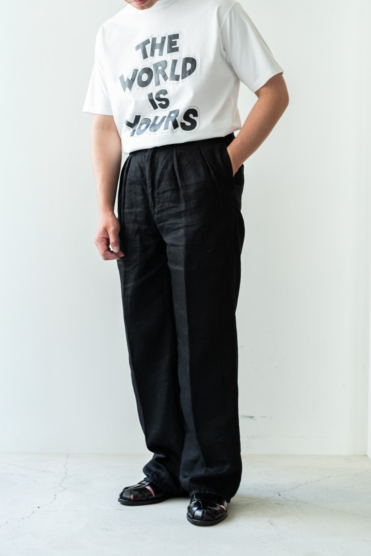 Washed Linen Denim Tuck Trousers 〈NOIR〉