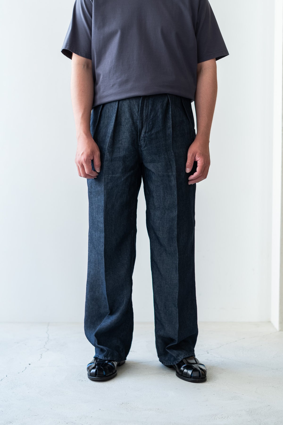 Washed Linen Denim Tuck Trousers 〈INDIGO〉