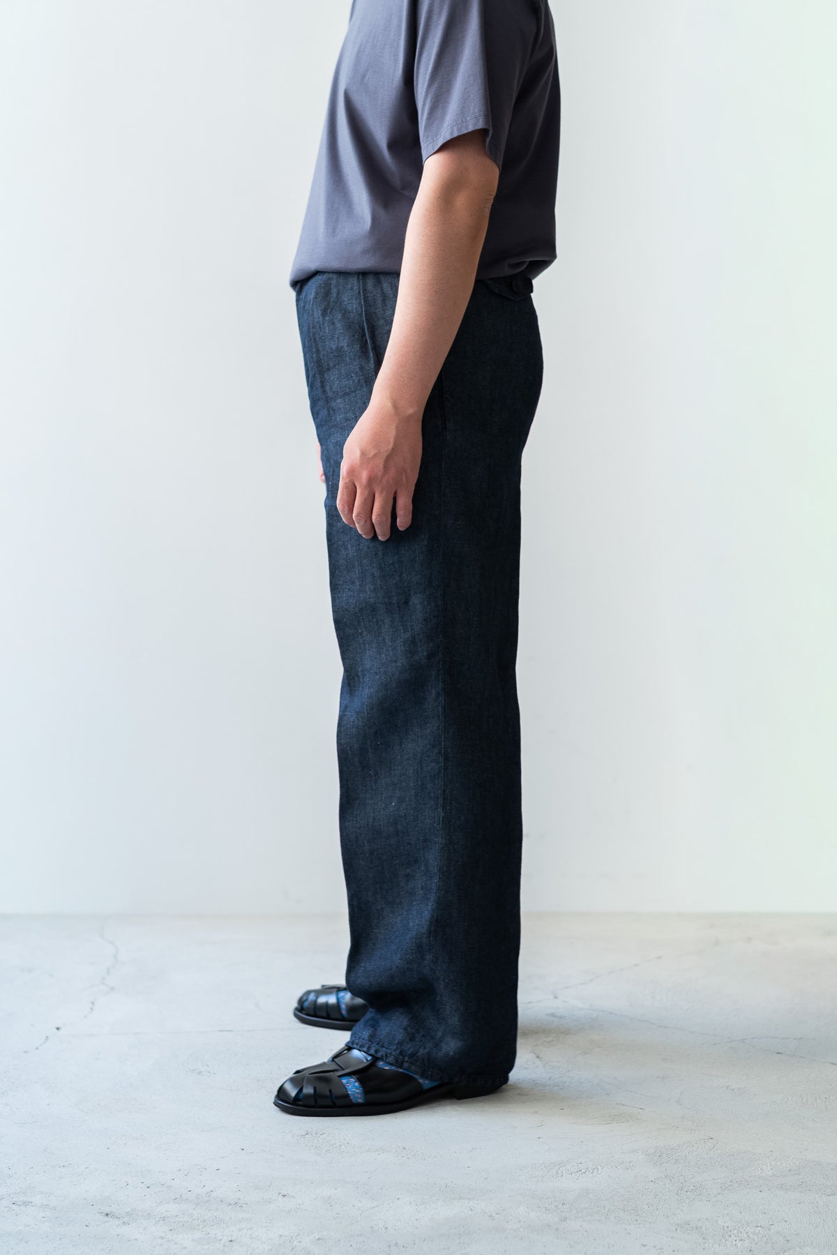 Washed Linen Denim Tuck Trousers 〈INDIGO〉
